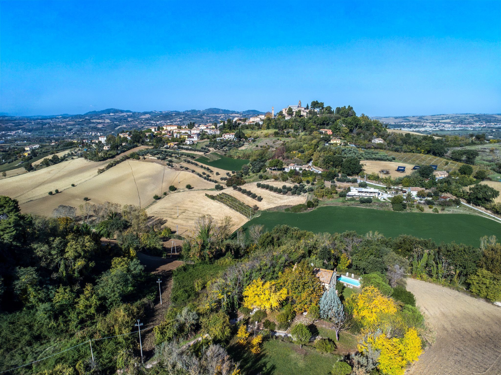 Licht unter den Buchen, Marche Urlaub, privater Pool-Dedans