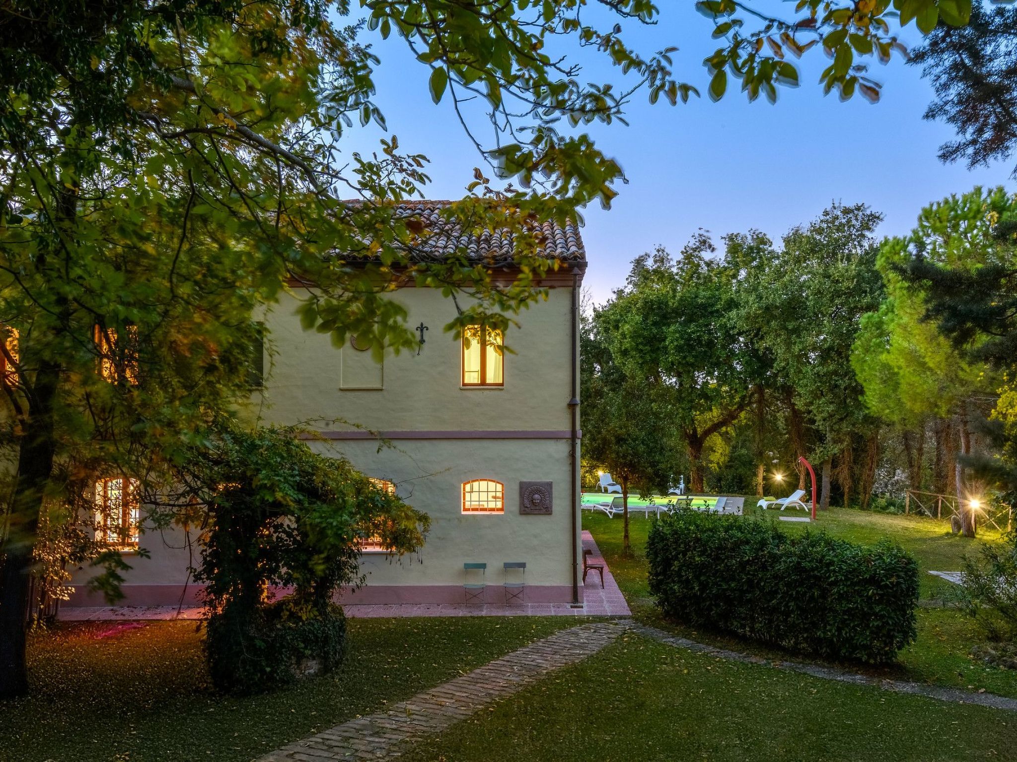 Licht unter den Buchen, Marche Urlaub, privater Pool-Dedans