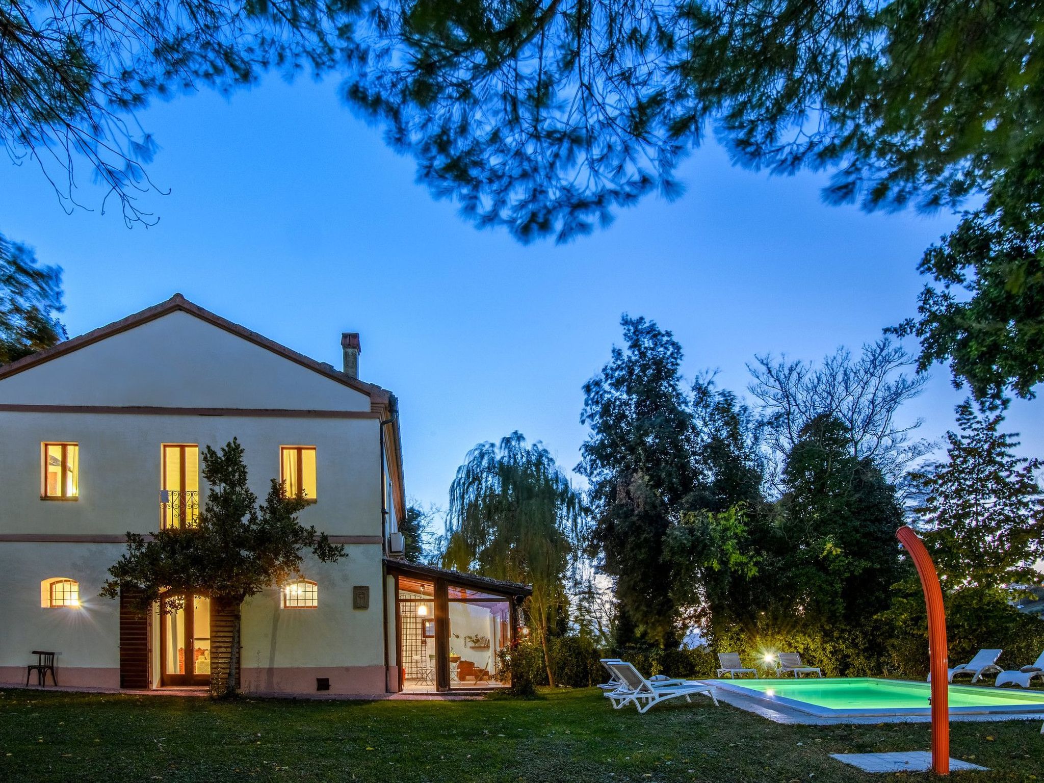 Licht unter den Buchen, Marche Urlaub, privater Pool-Dedans