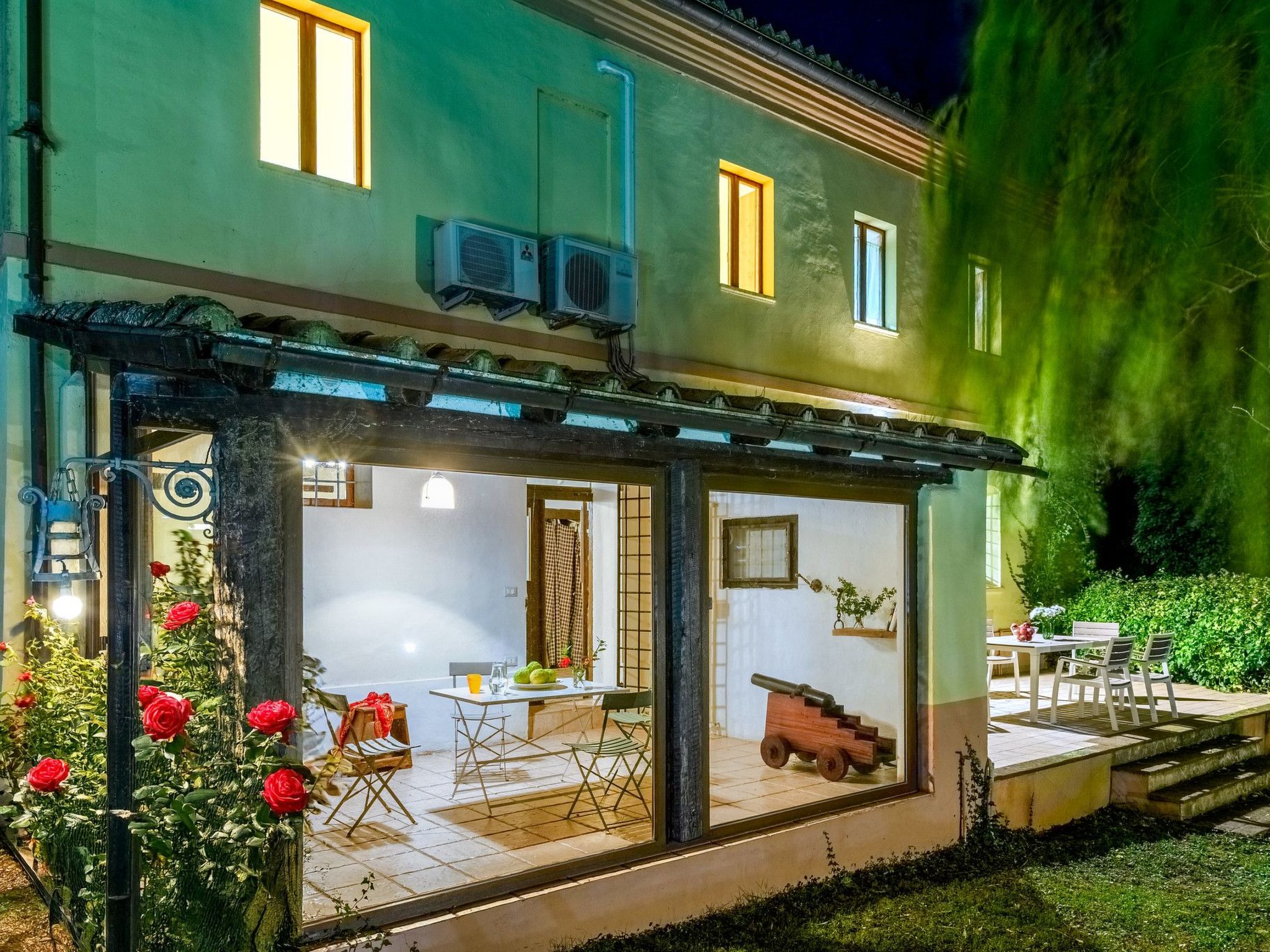 Licht unter den Buchen, Marche Urlaub, privater Pool-Dedans