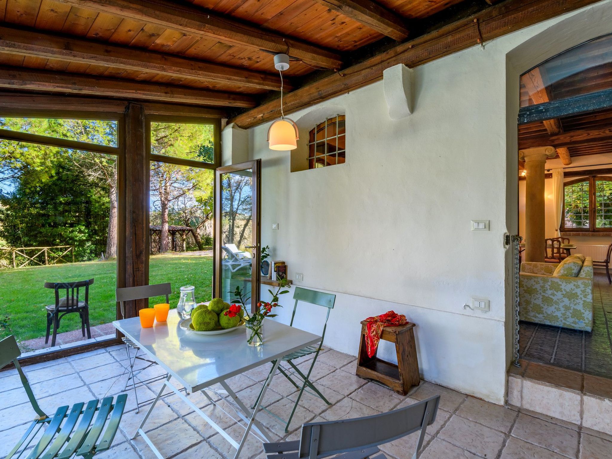 Licht unter den Buchen, Marche Urlaub, privater Pool-Dedans