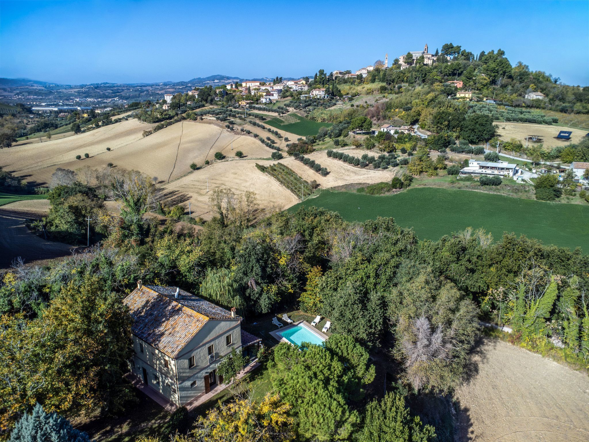 Licht unter den Buchen, Marche Urlaub, privater Pool-Dedans