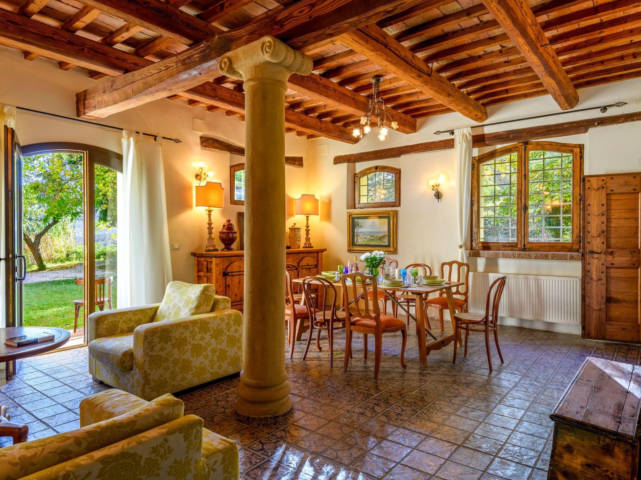 Licht unter den Buchen, Marche Urlaub, privater Pool-Dedans