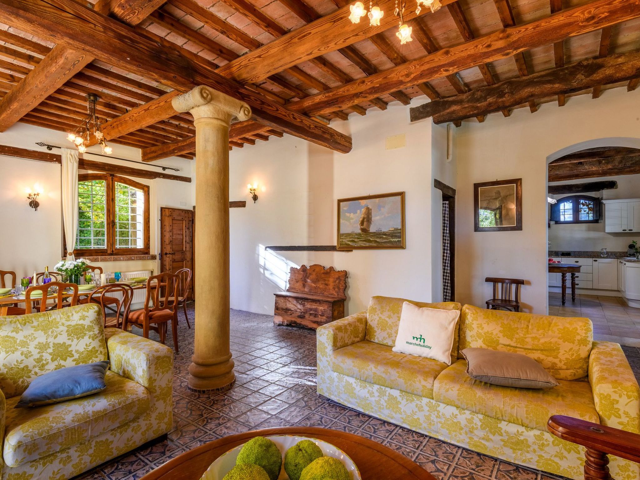 Licht unter den Buchen, Marche Urlaub, privater Pool-Dedans