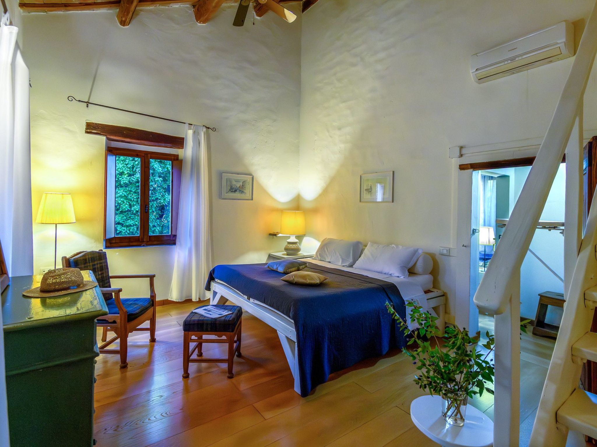 Licht unter den Buchen, Marche Urlaub, privater Pool-Dedans