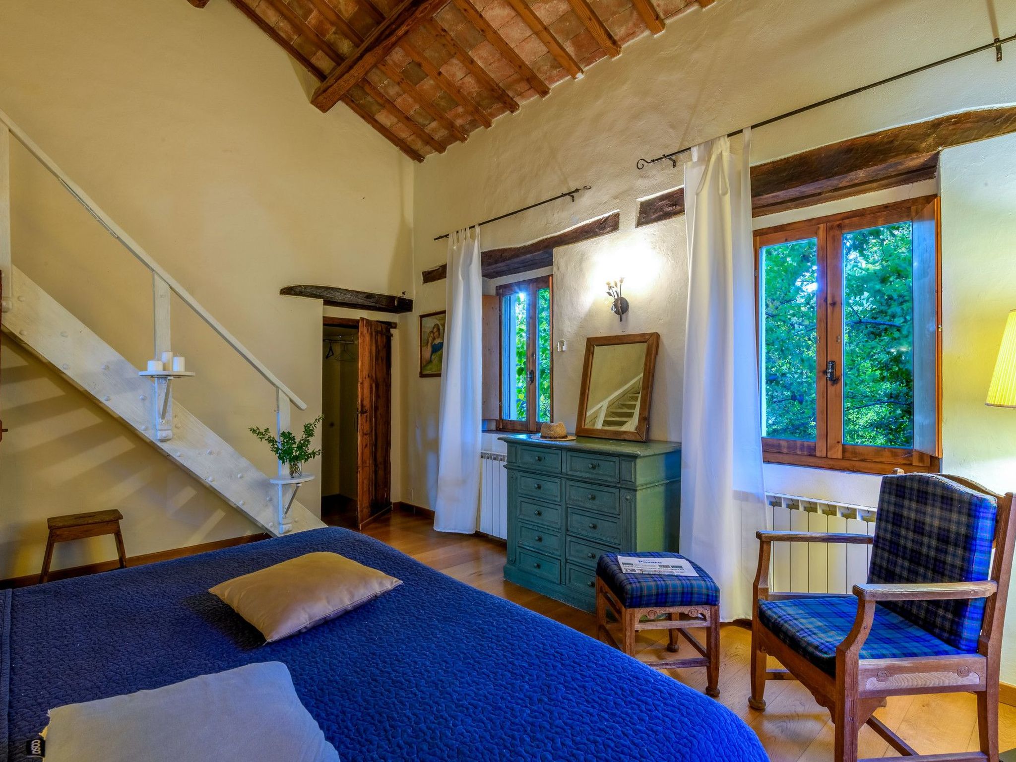 Licht unter den Buchen, Marche Urlaub, privater Pool-Dedans