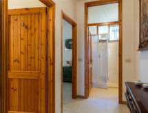 Vrijstaand vakantiehuis met privétuin en gedeeld zwembad in Le Marche - thumbnail 2
