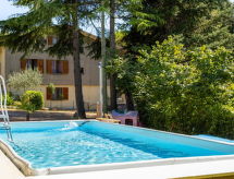 Vrijstaand vakantiehuis met privétuin en gedeeld zwembad in Le Marche - thumbnail 1