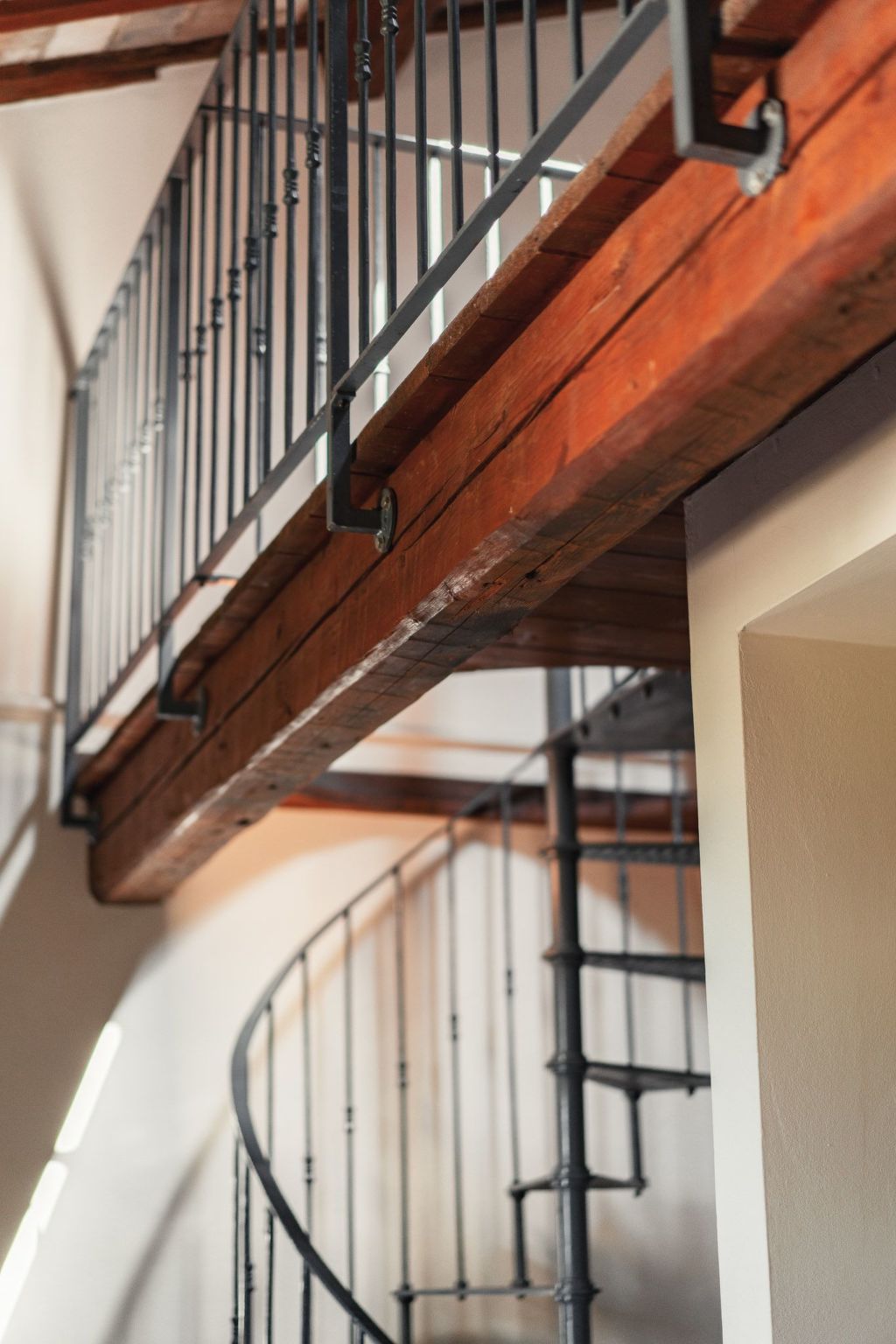 Mit Mezzanin und Schwimmbad, in einem Bauernhaus in den Hügeln-Drinnen