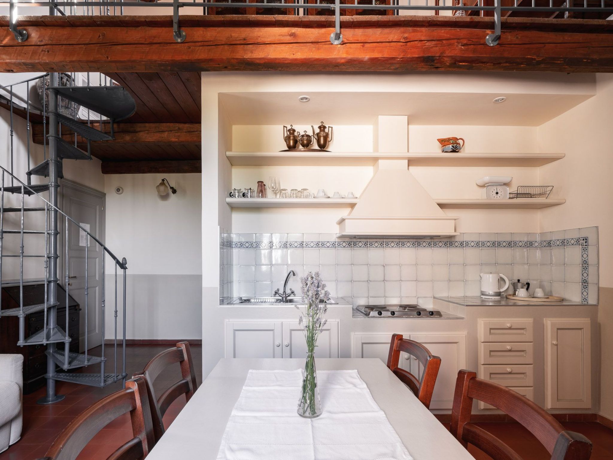 Mit Mezzanin und Schwimmbad, in einem Bauernhaus in den Hügeln