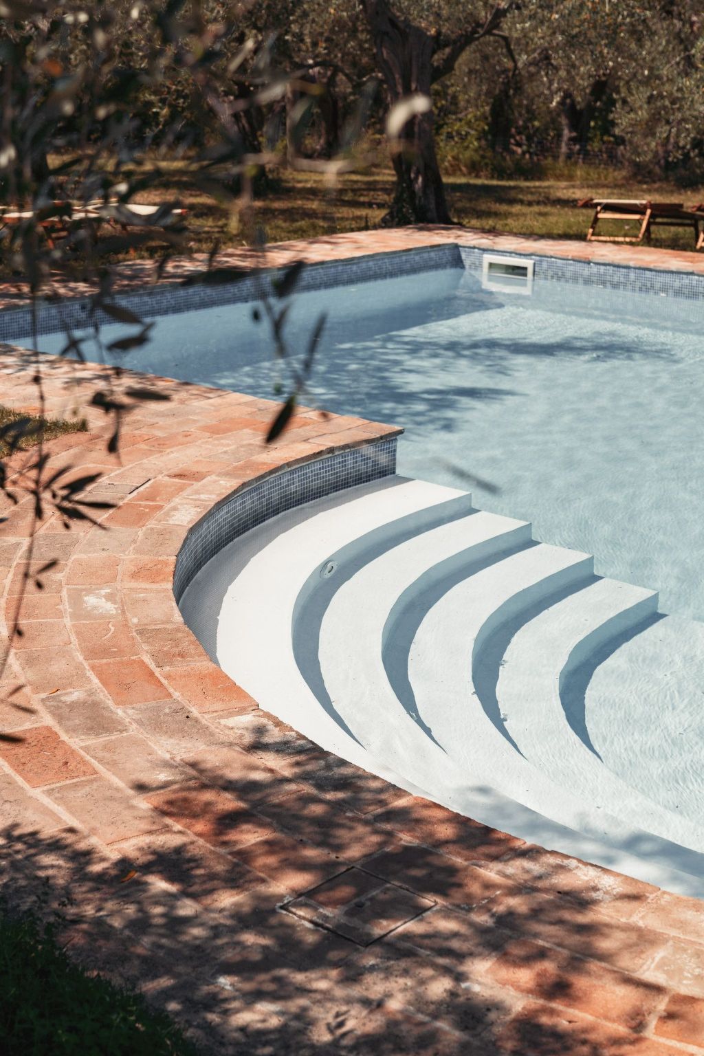 Mit Mezzanin und Schwimmbad, in einem Bauernhaus in den Hügeln-Drinnen