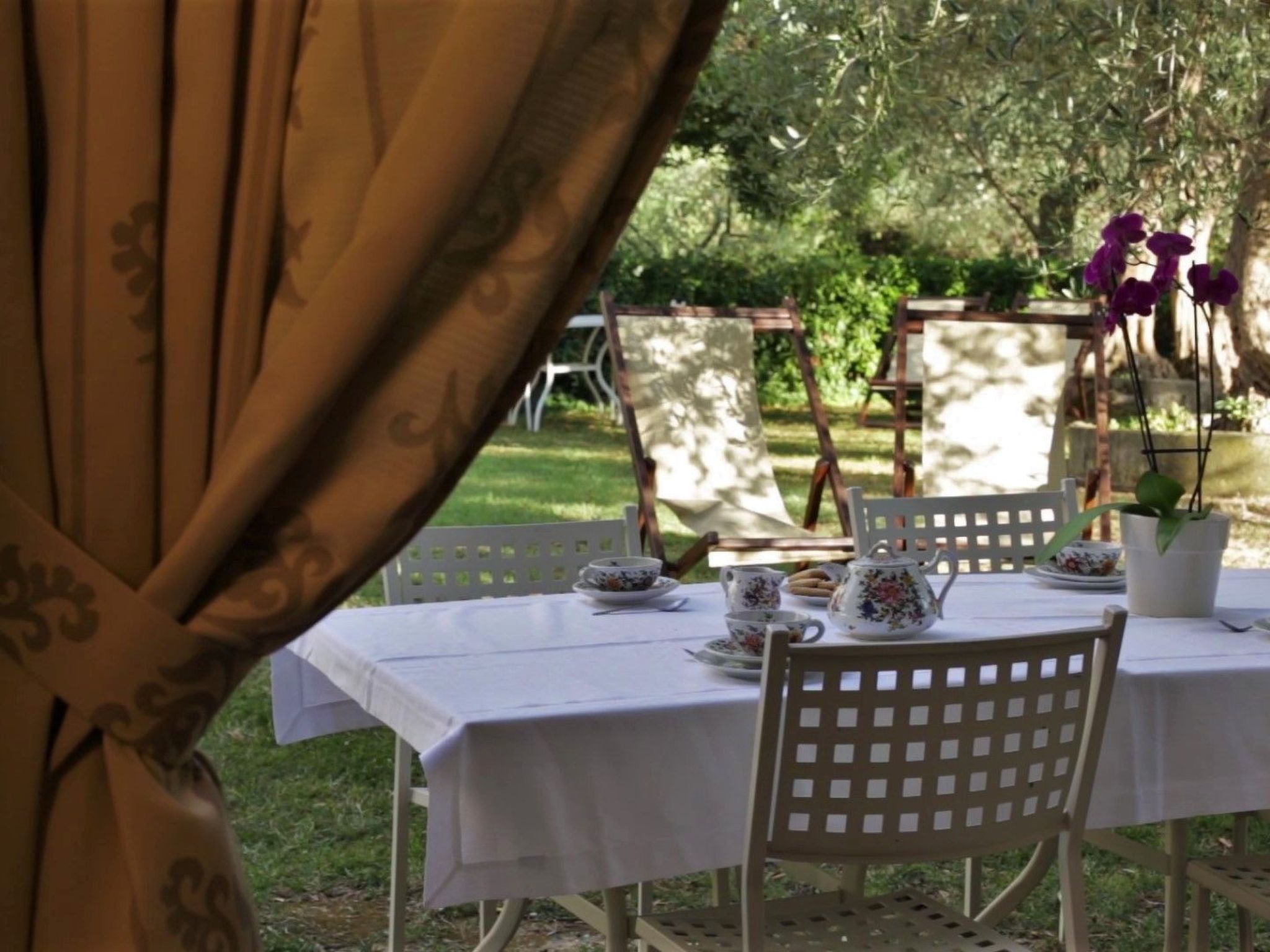 In einem Bauernhaus in den Hügeln, mit Garten und Pool-Binnen