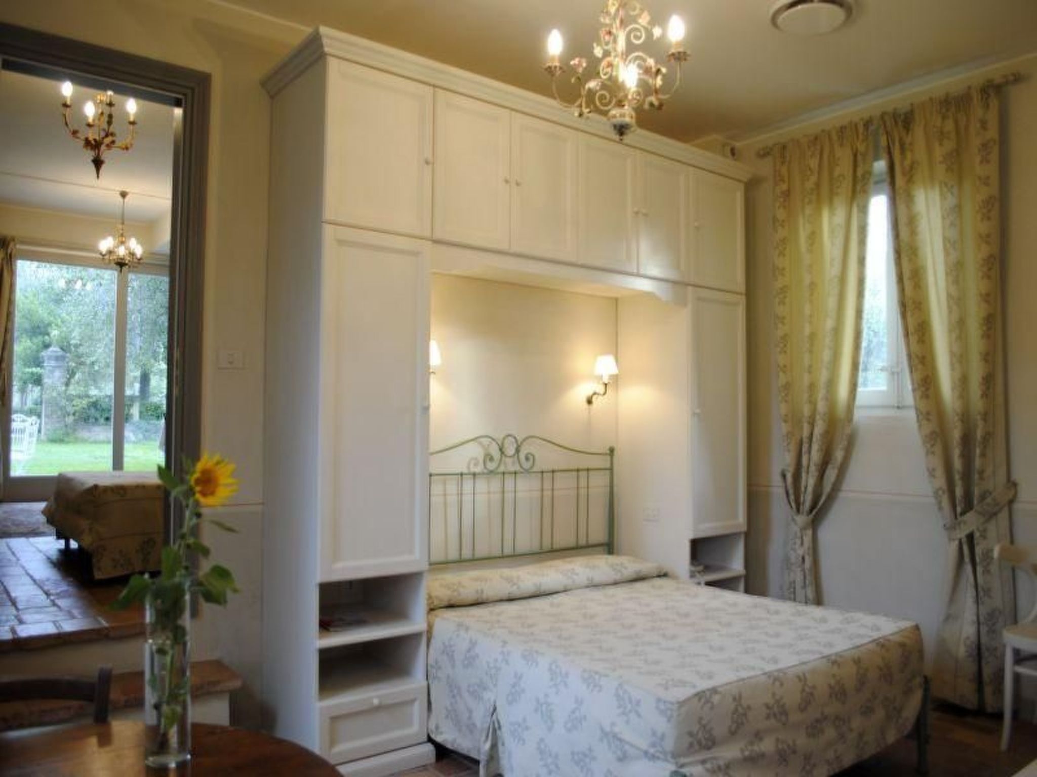 In einem Bauernhaus in den Hügeln, mit Garten und Pool-Binnen