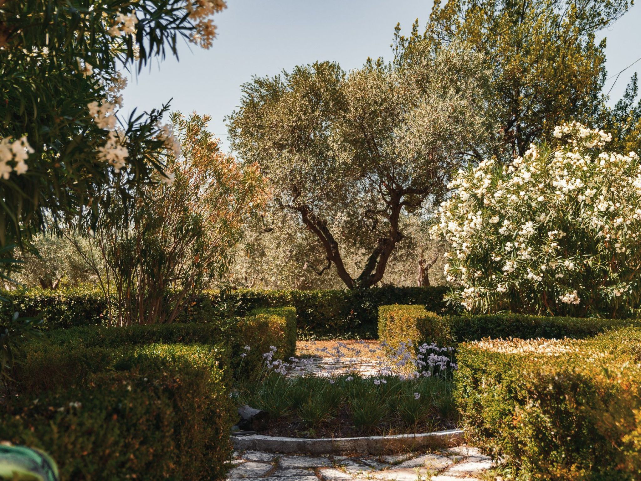 In einem Bauernhaus in den Hügeln, mit Garten und Pool-Binnen