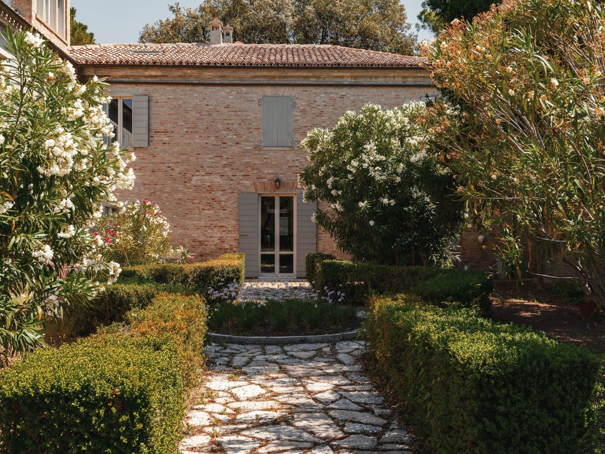 In einem Bauernhaus in den Hügeln, mit Garten und Pool-Binnen