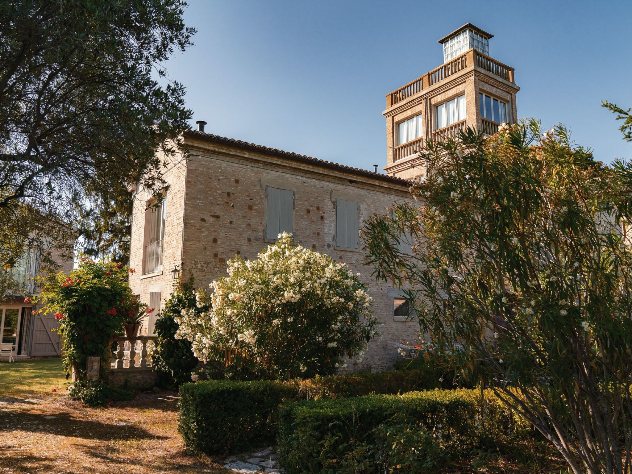 In einem Bauernhaus in den Hügeln, mit Garten und Pool-Binnen