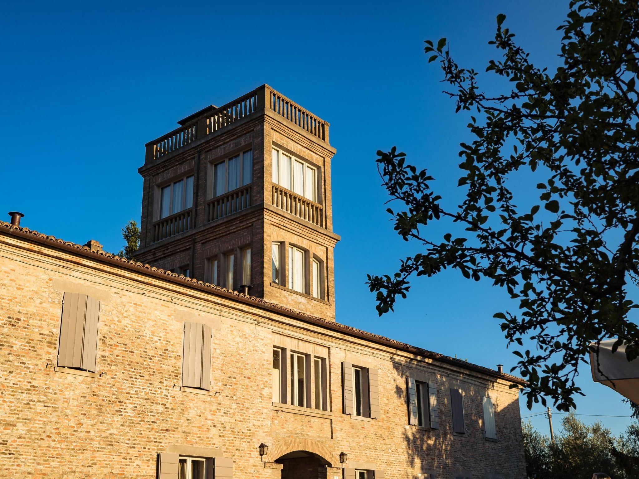 In einem Bauernhaus in den Hügeln, mit Garten und Pool-Binnen