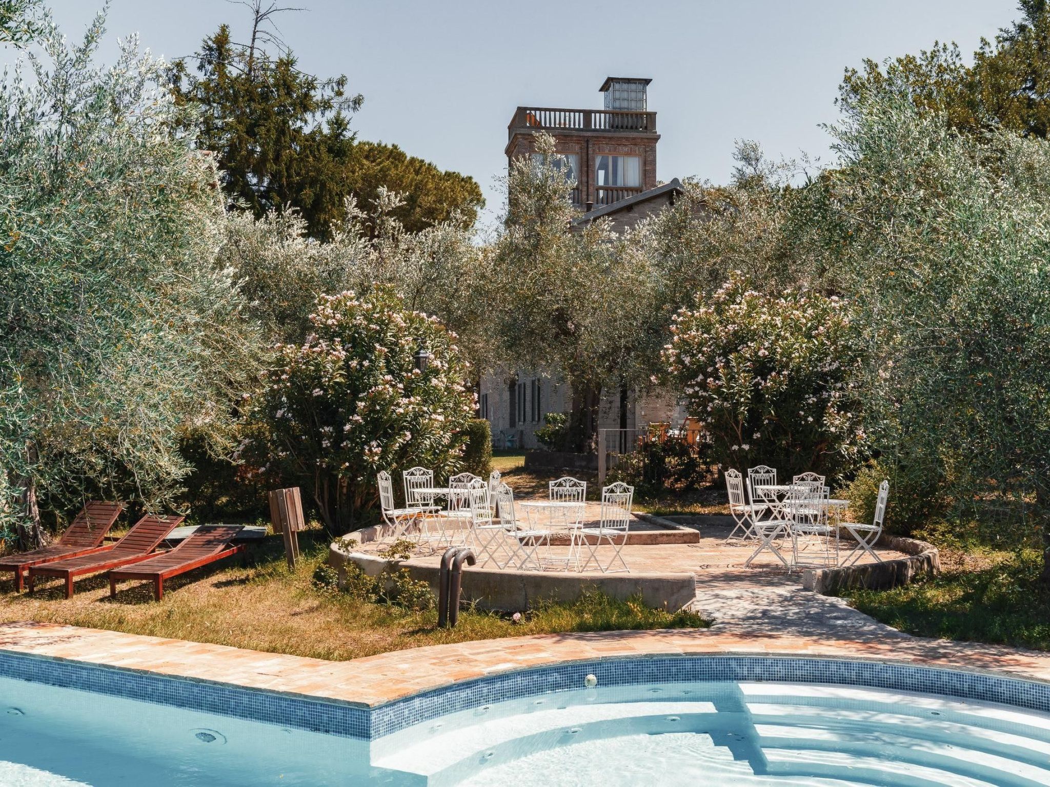 In einem Bauernhaus in den Hügeln, mit Garten und Pool-Binnen