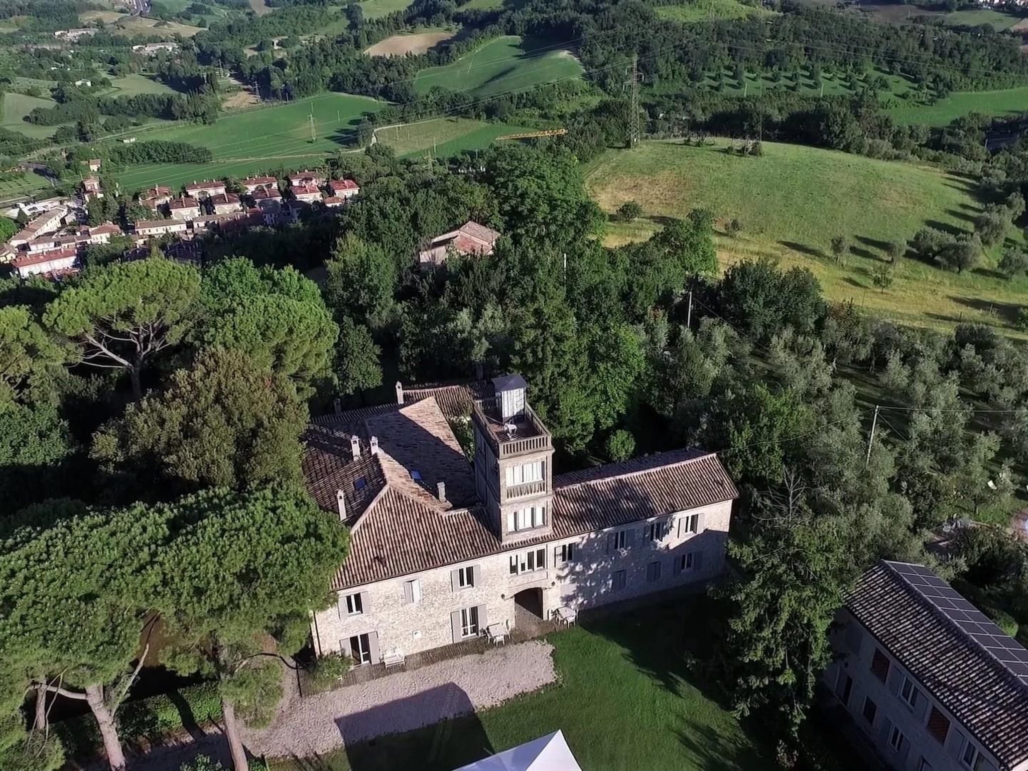 In einem Bauernhaus in den Hügeln, mit Garten und Pool-Binnen