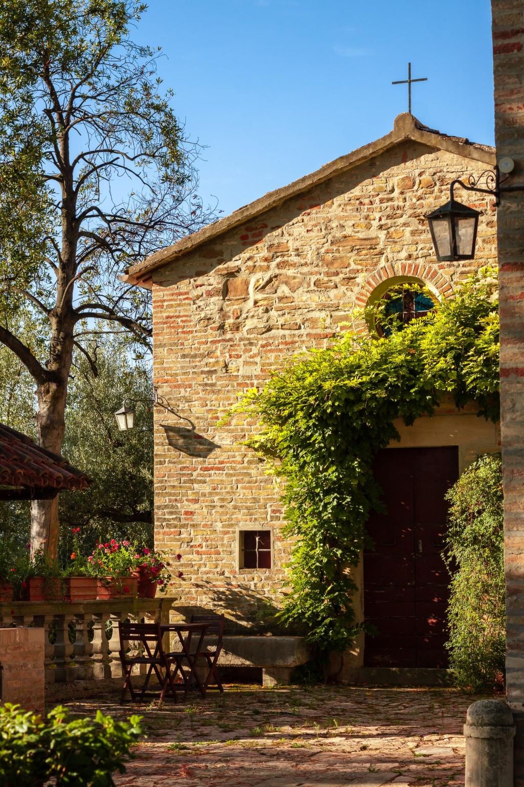 In einem Bauernhaus in den Hügeln, mit Garten und Pool-Binnen
