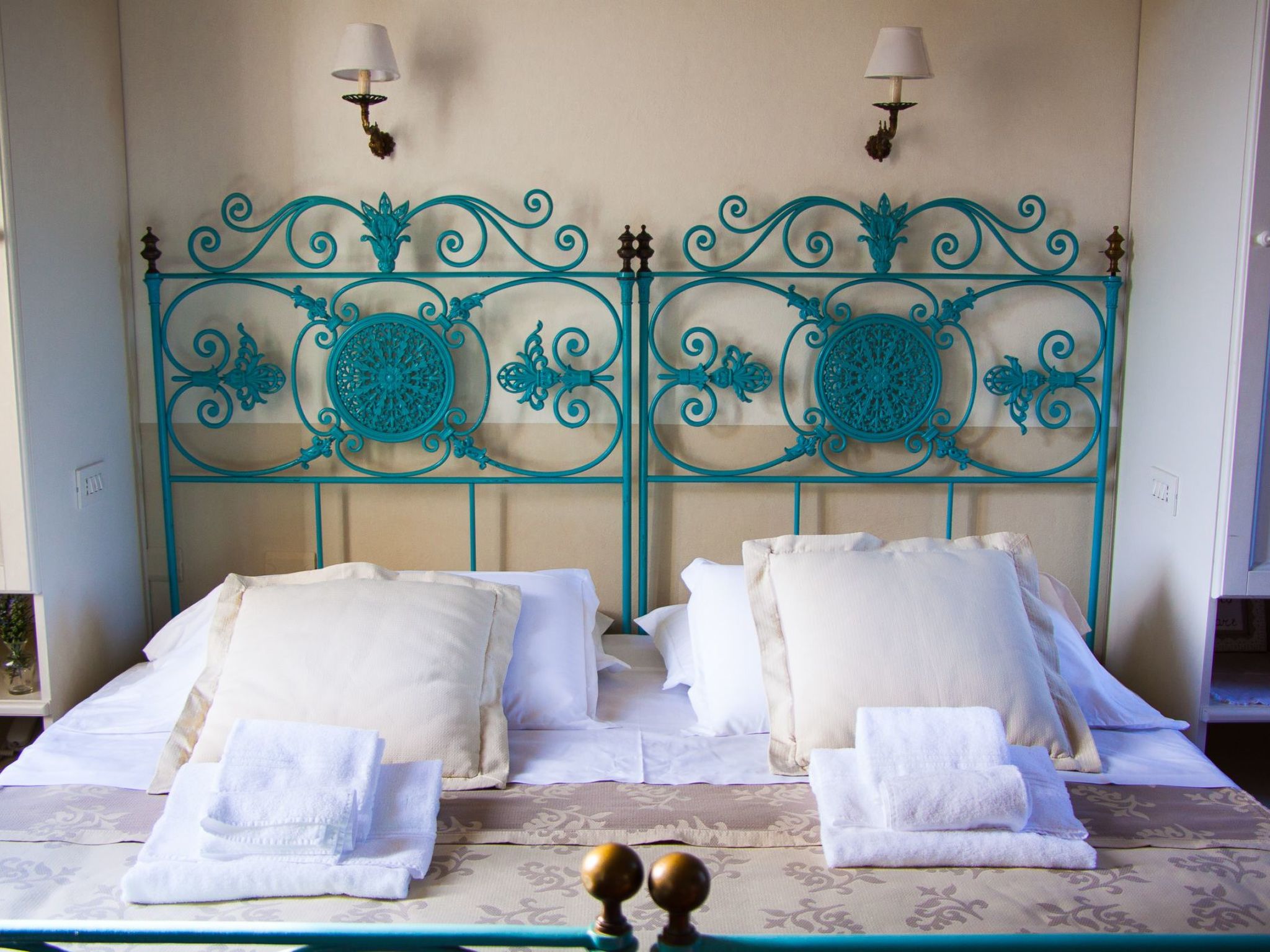 Mit Garten und Schwimmbad in den Hügeln der Marken.-Drinnen