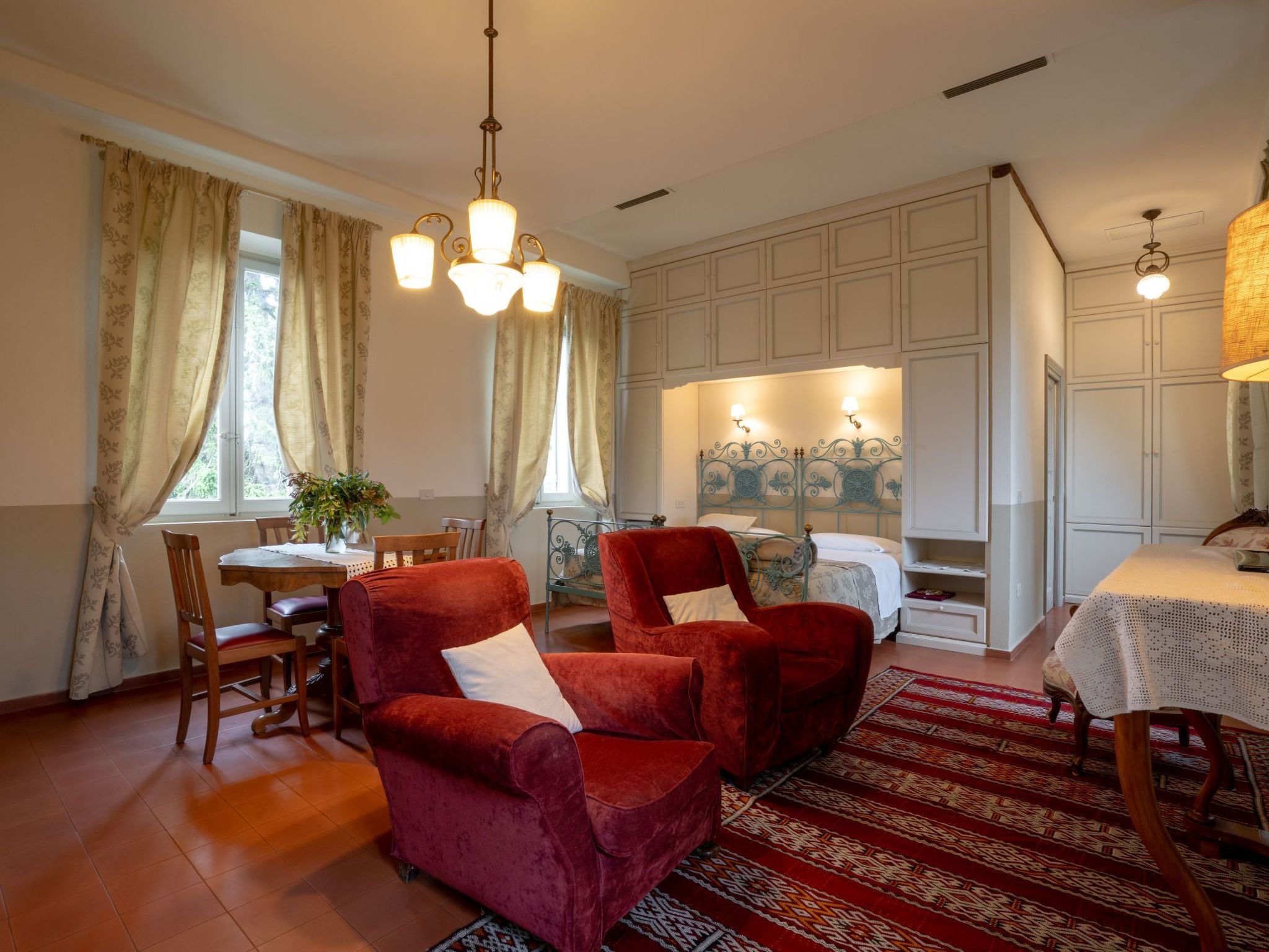 Mit Garten und Schwimmbad in den Hügeln der Marken.-Drinnen