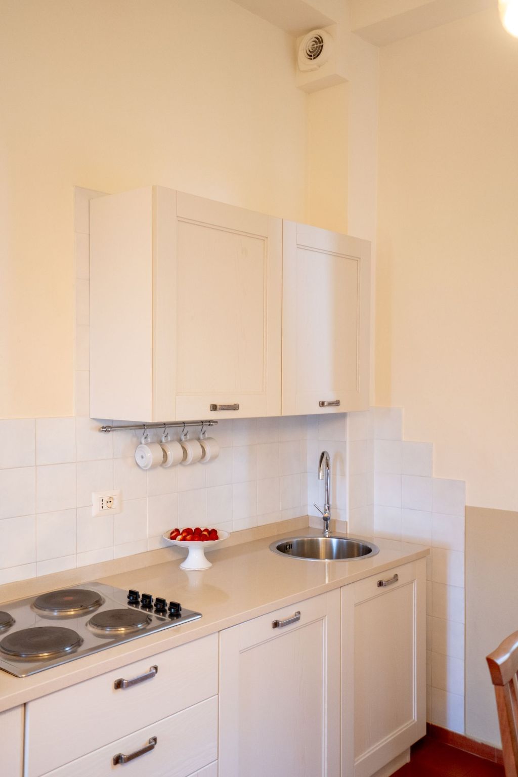 Mit Garten und Schwimmbad in den Hügeln der Marken.-Drinnen