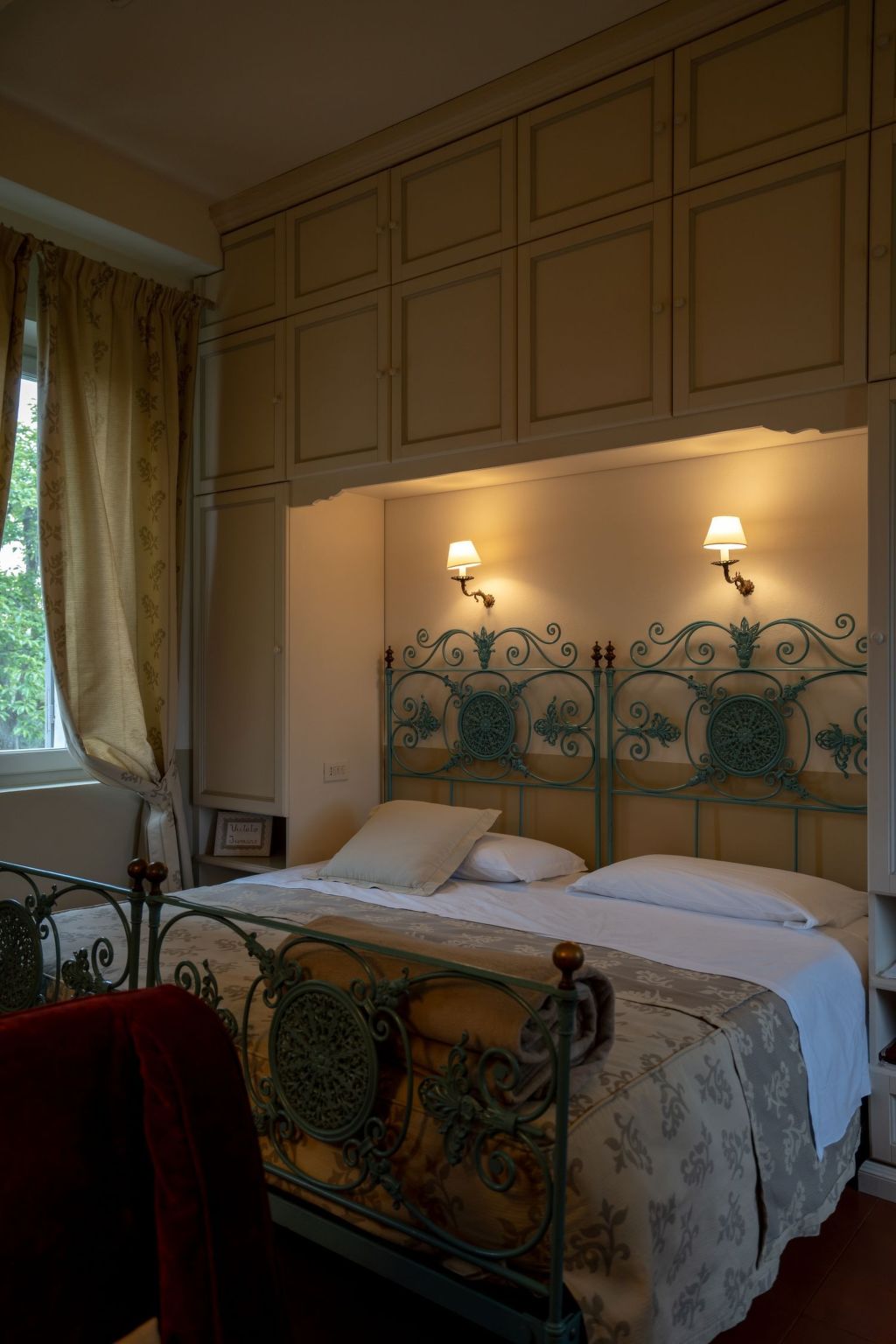 Mit Garten und Schwimmbad in den Hügeln der Marken.-Drinnen