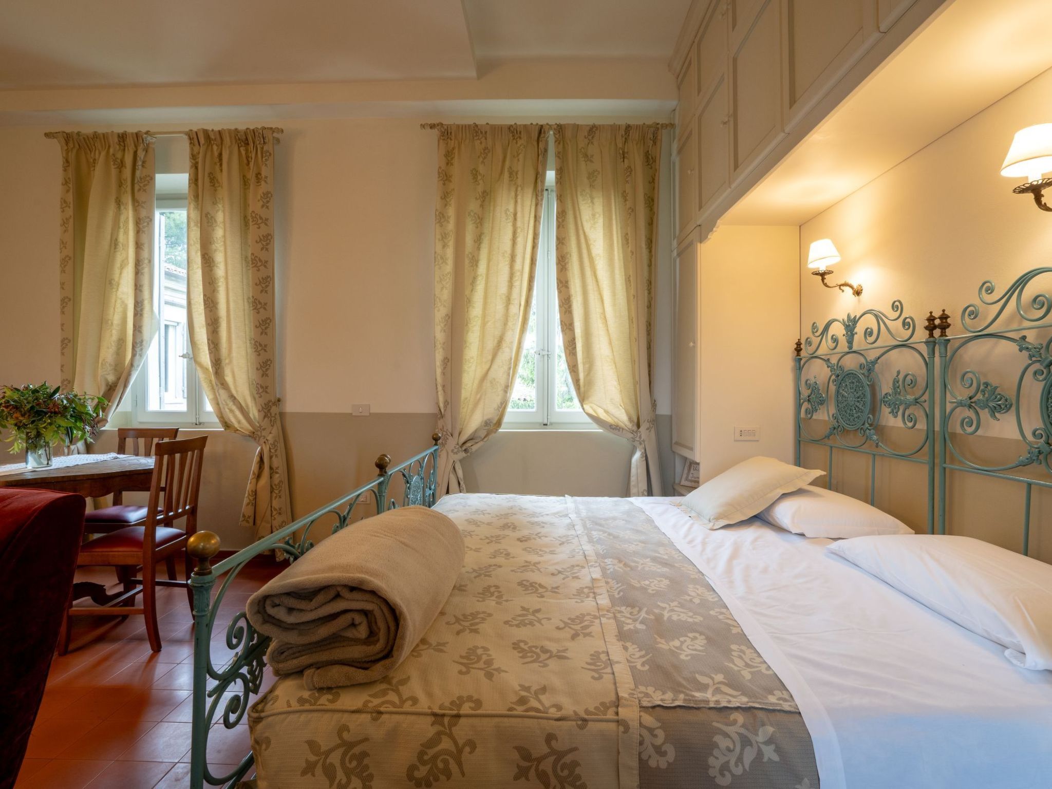 Mit Garten und Schwimmbad in den Hügeln der Marken.-Drinnen