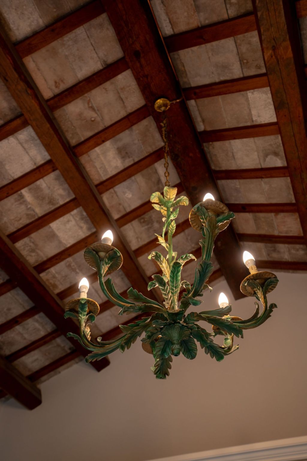 Mit Garten und Schwimmbad in den Hügeln der Marken.-Drinnen