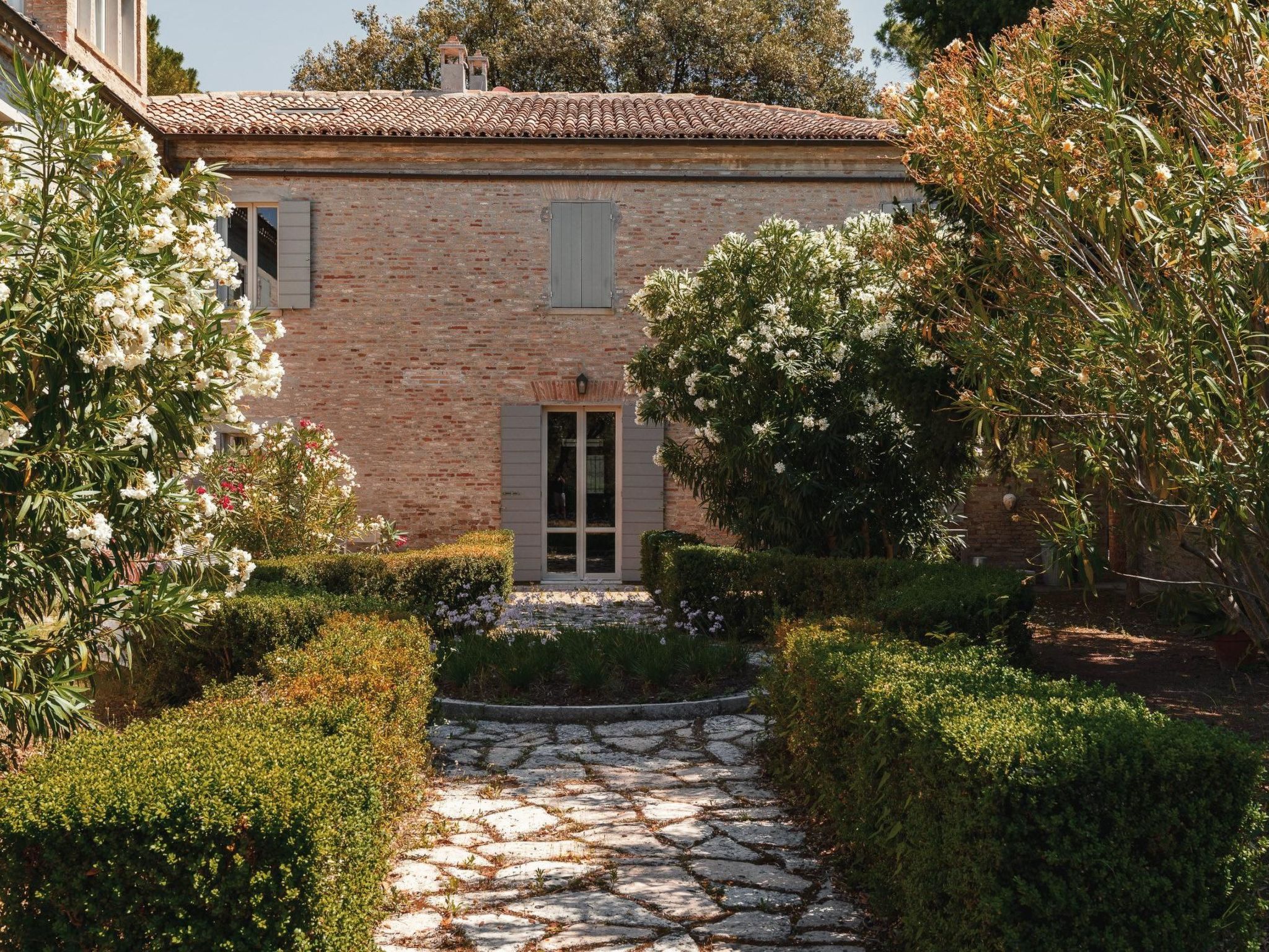 Studio-Apartment mit Garten, Grill, Pool und Aussicht-Drinnen