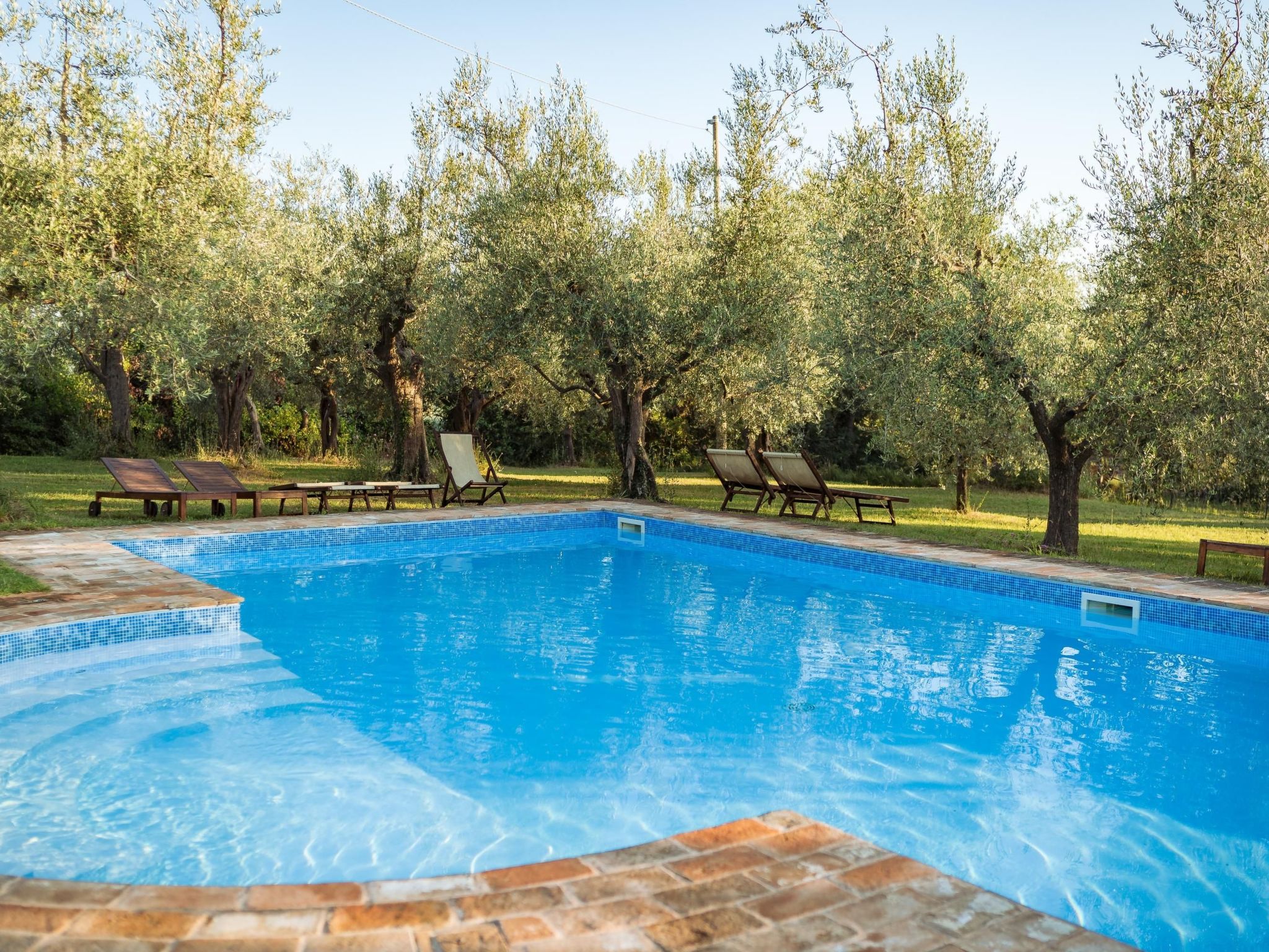 Studio-Apartment mit Garten, Grill, Pool und Aussicht-Drinnen