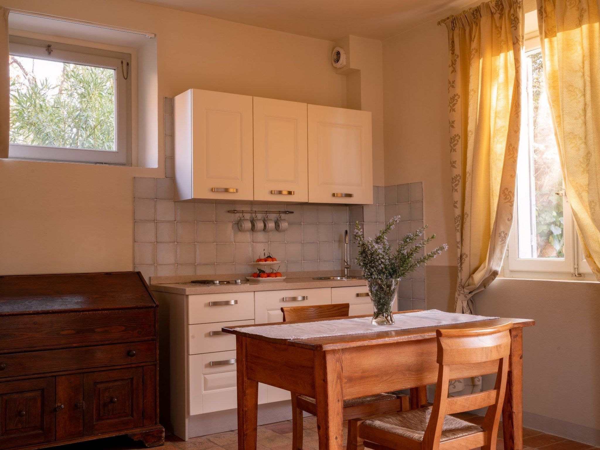 Studio-Apartment mit Sommerpool, Garten und Aussicht-Binnen