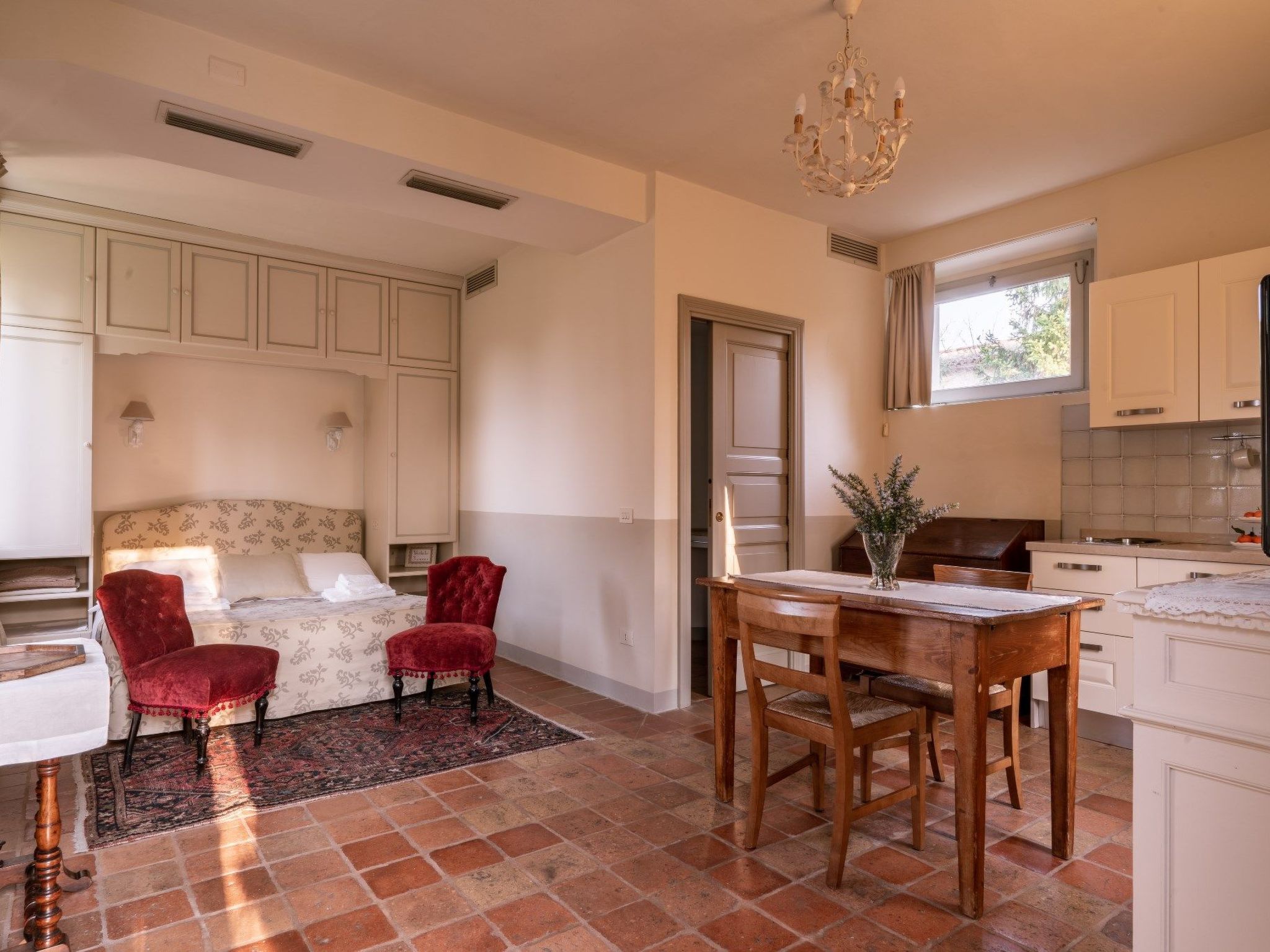 Studio-Apartment mit Sommerpool, Garten und Aussicht-Binnen