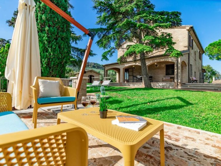 Bergzicht en ruimte in Villa Vagnini, Pesaro in Pesaro