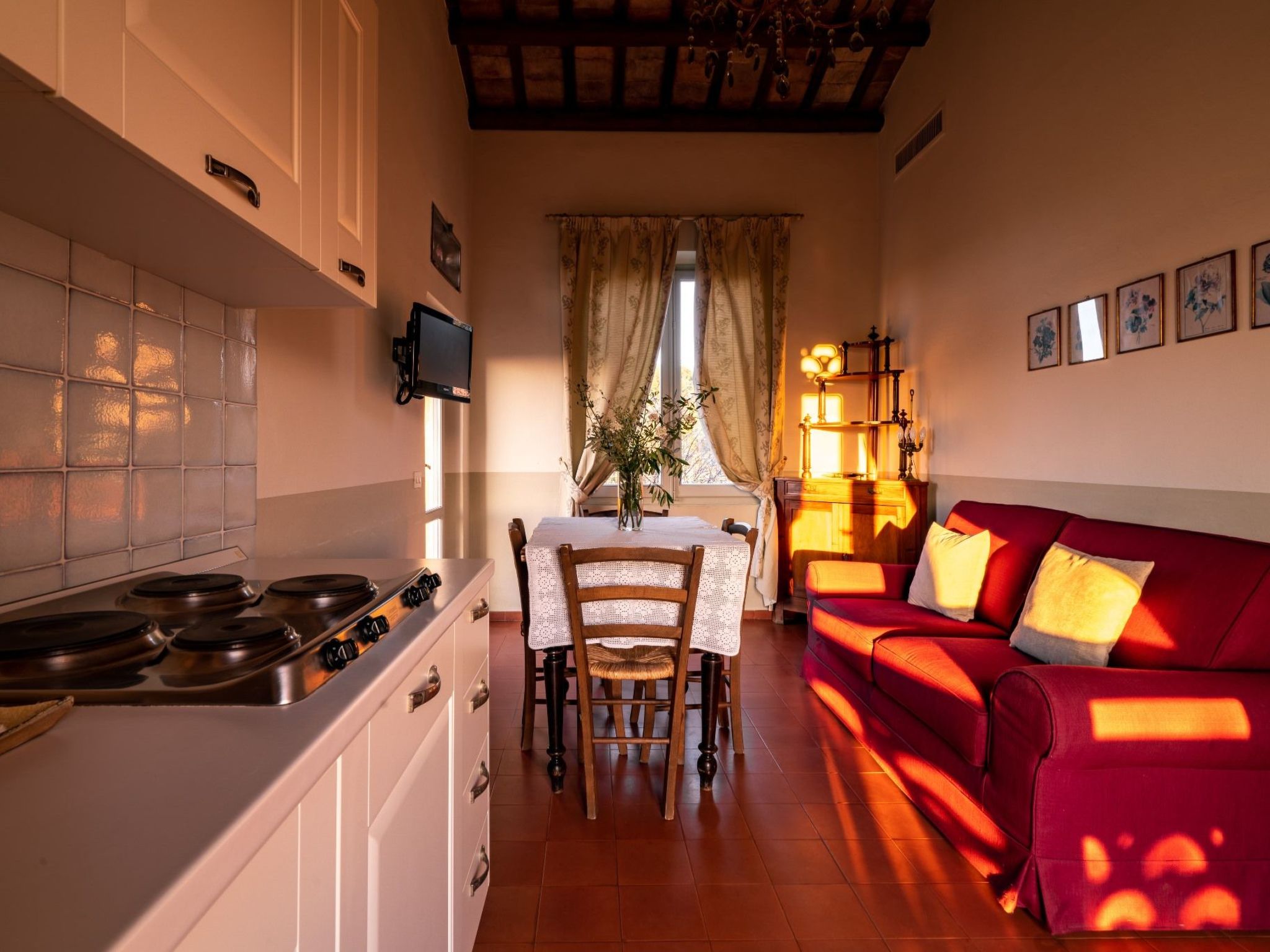 Drei-Zimmer-Panorama-Wohnung mit Terrasse und Sommerpool-Drinnen