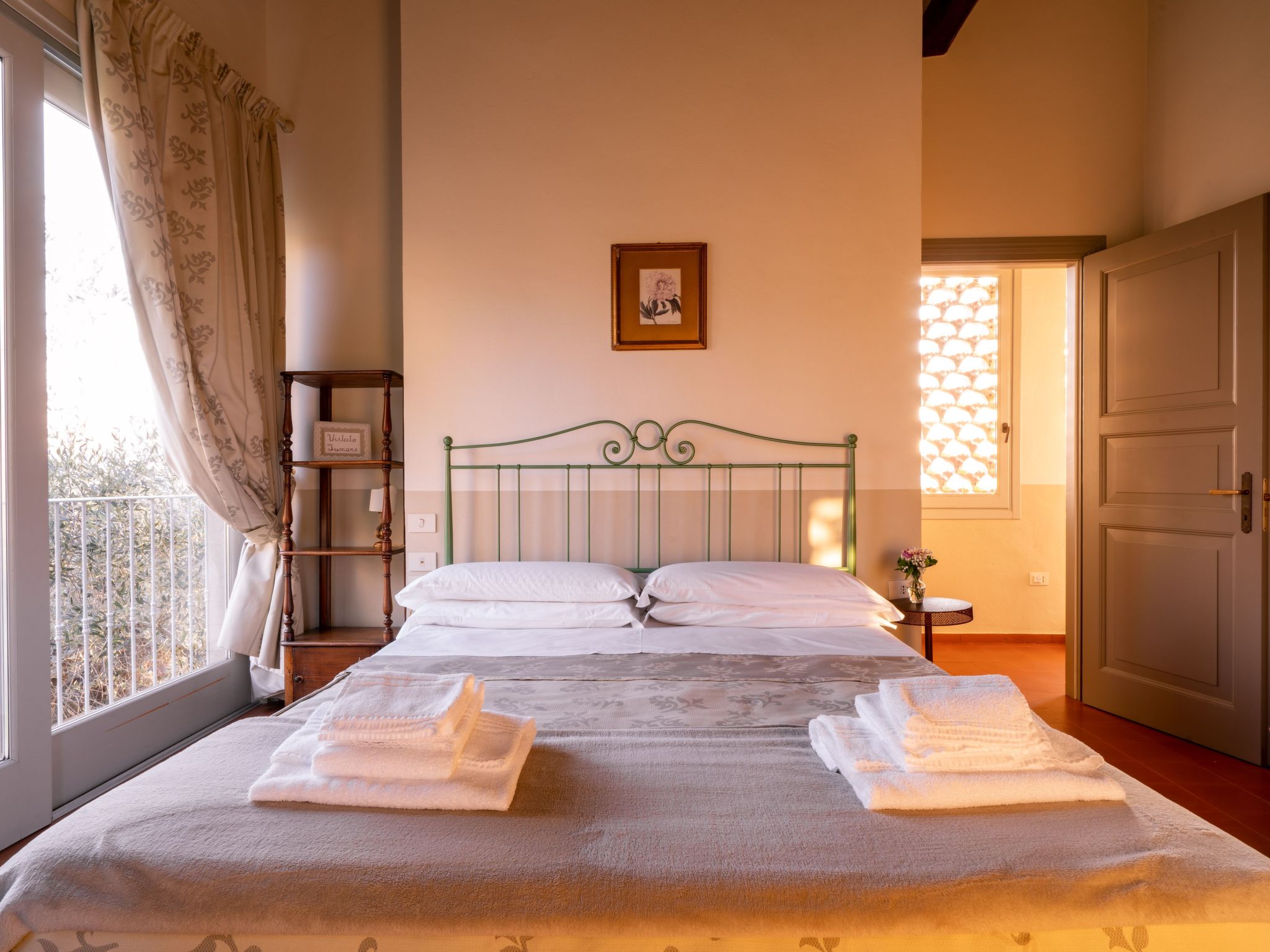 Drei-Zimmer-Panorama-Wohnung mit Terrasse und Sommerpool-Drinnen