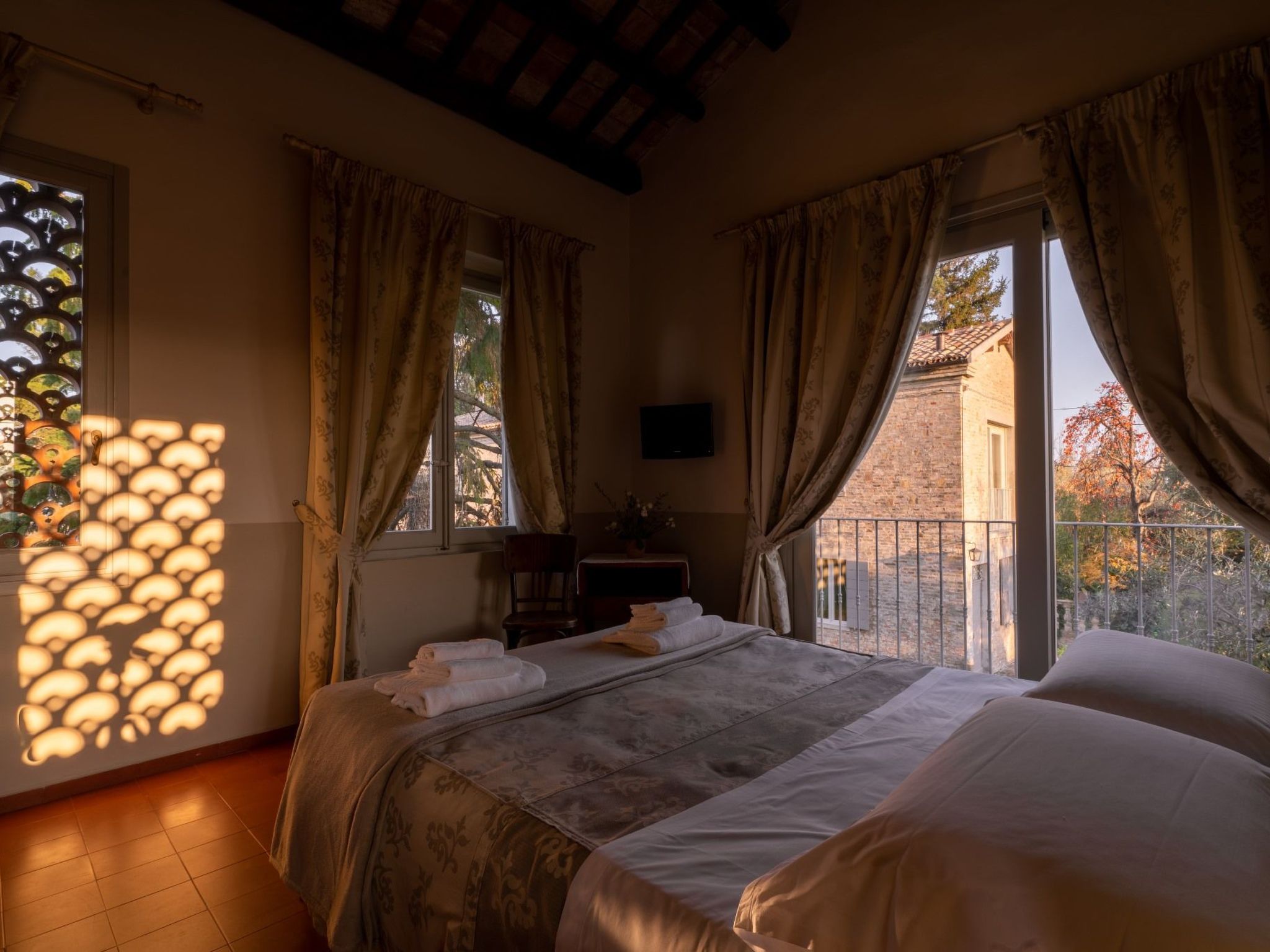 Drei-Zimmer-Panorama-Wohnung mit Terrasse und Sommerpool-Drinnen