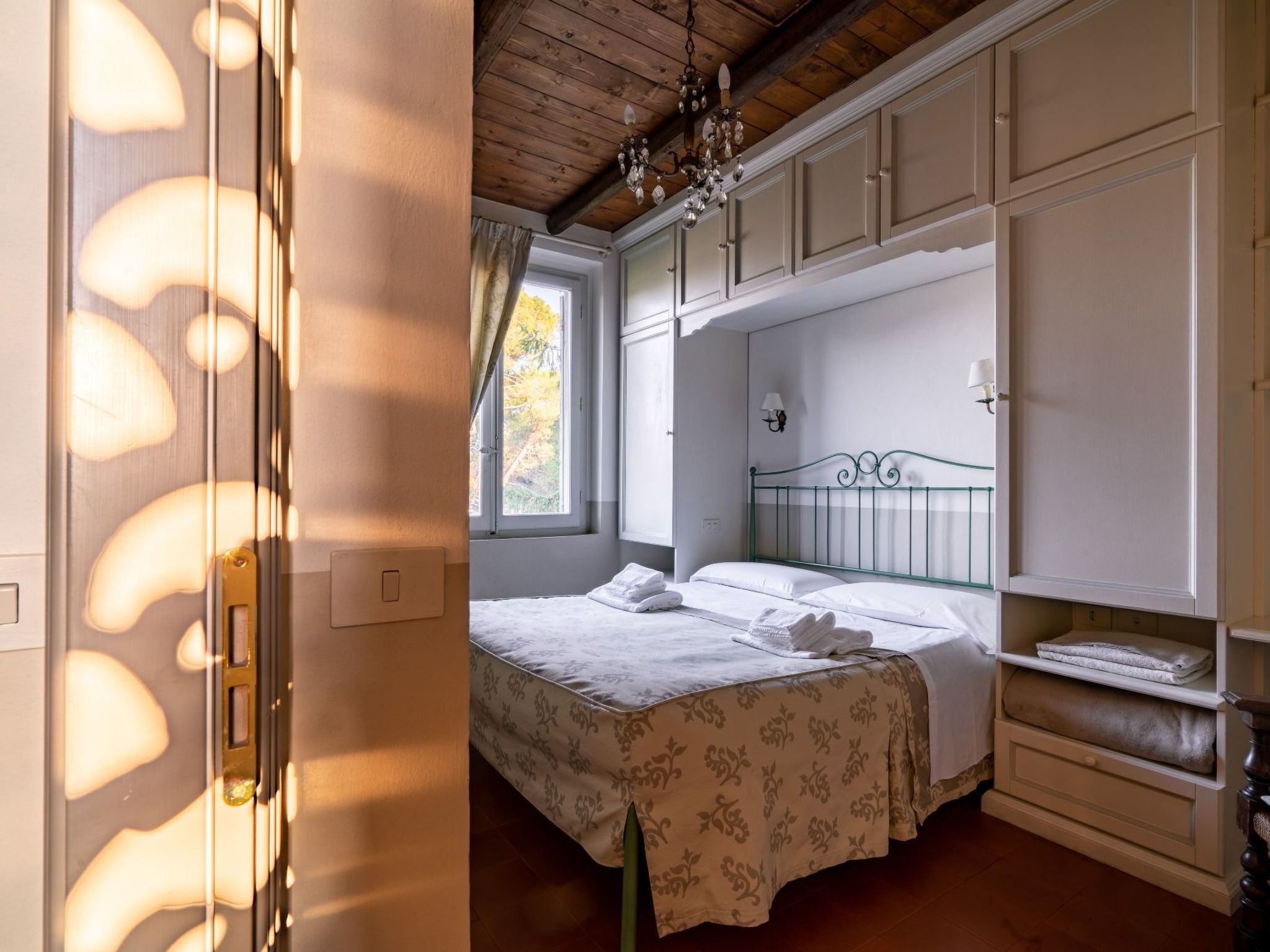 Drei-Zimmer-Panorama-Wohnung mit Terrasse und Sommerpool-Drinnen