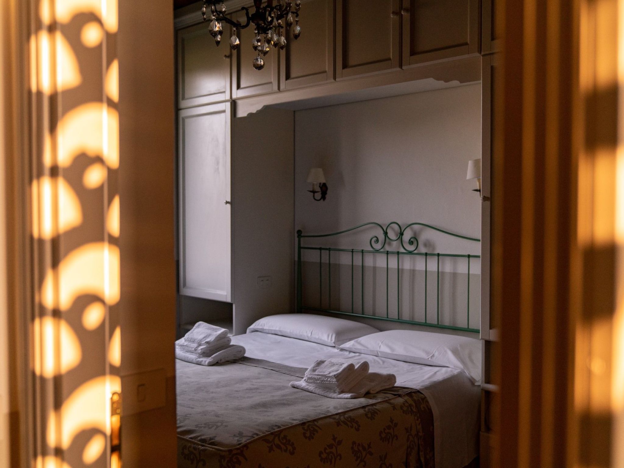 Drei-Zimmer-Panorama-Wohnung mit Terrasse und Sommerpool-Drinnen