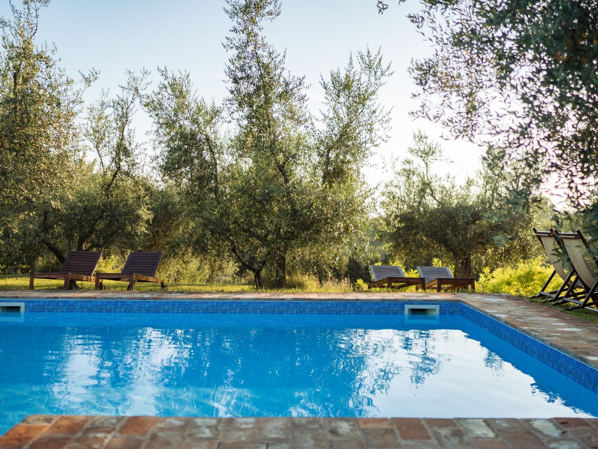 Drei-Zimmer-Panorama-Wohnung mit Terrasse und Sommerpool-Drinnen