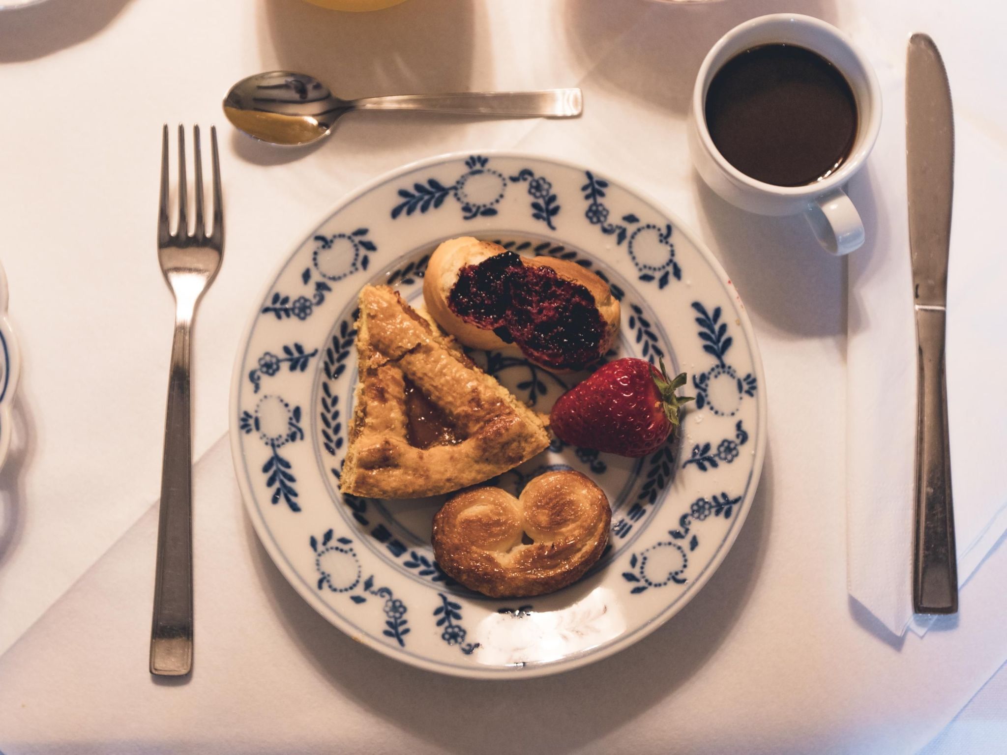 Drei-Zimmer-Panorama-Wohnung mit Terrasse und Sommerpool-Drinnen