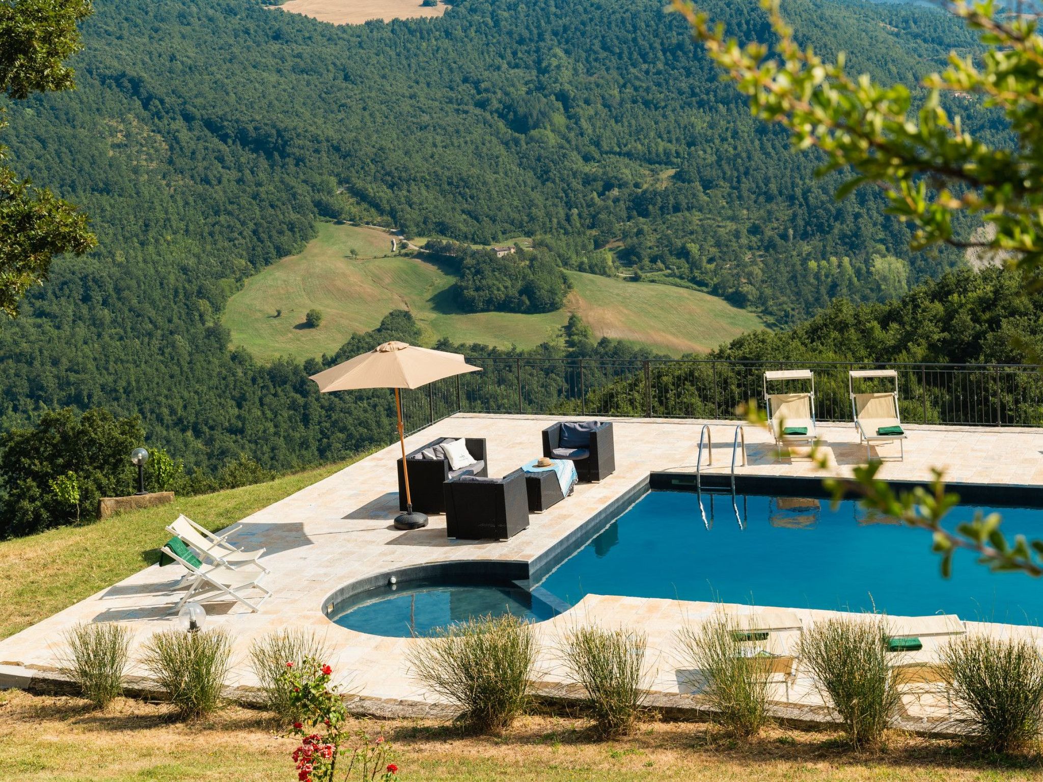 Ca Quattrocchi, Marcheholiday-Binnen