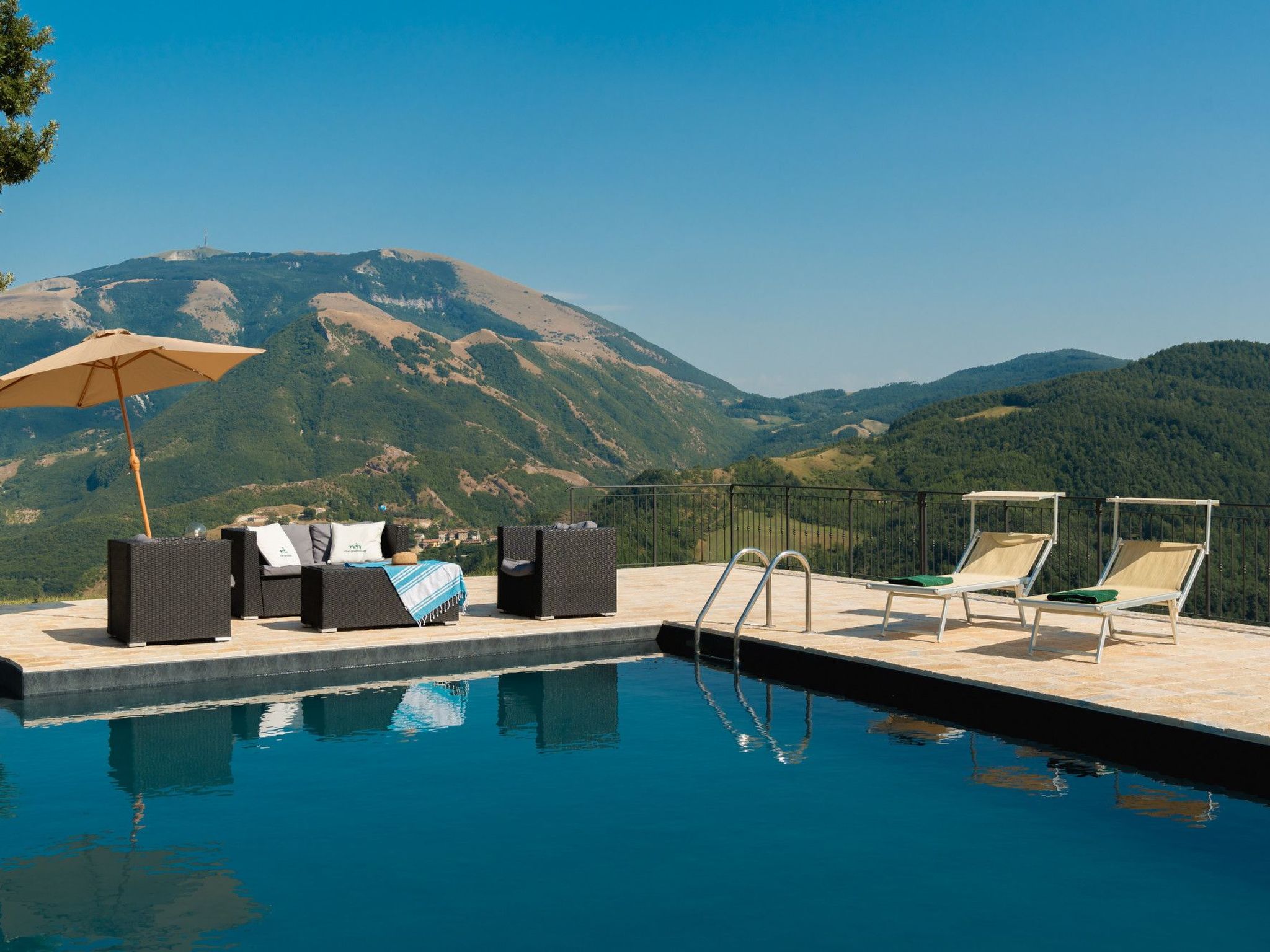 Ca Quattrocchi, Marcheholiday-Binnen