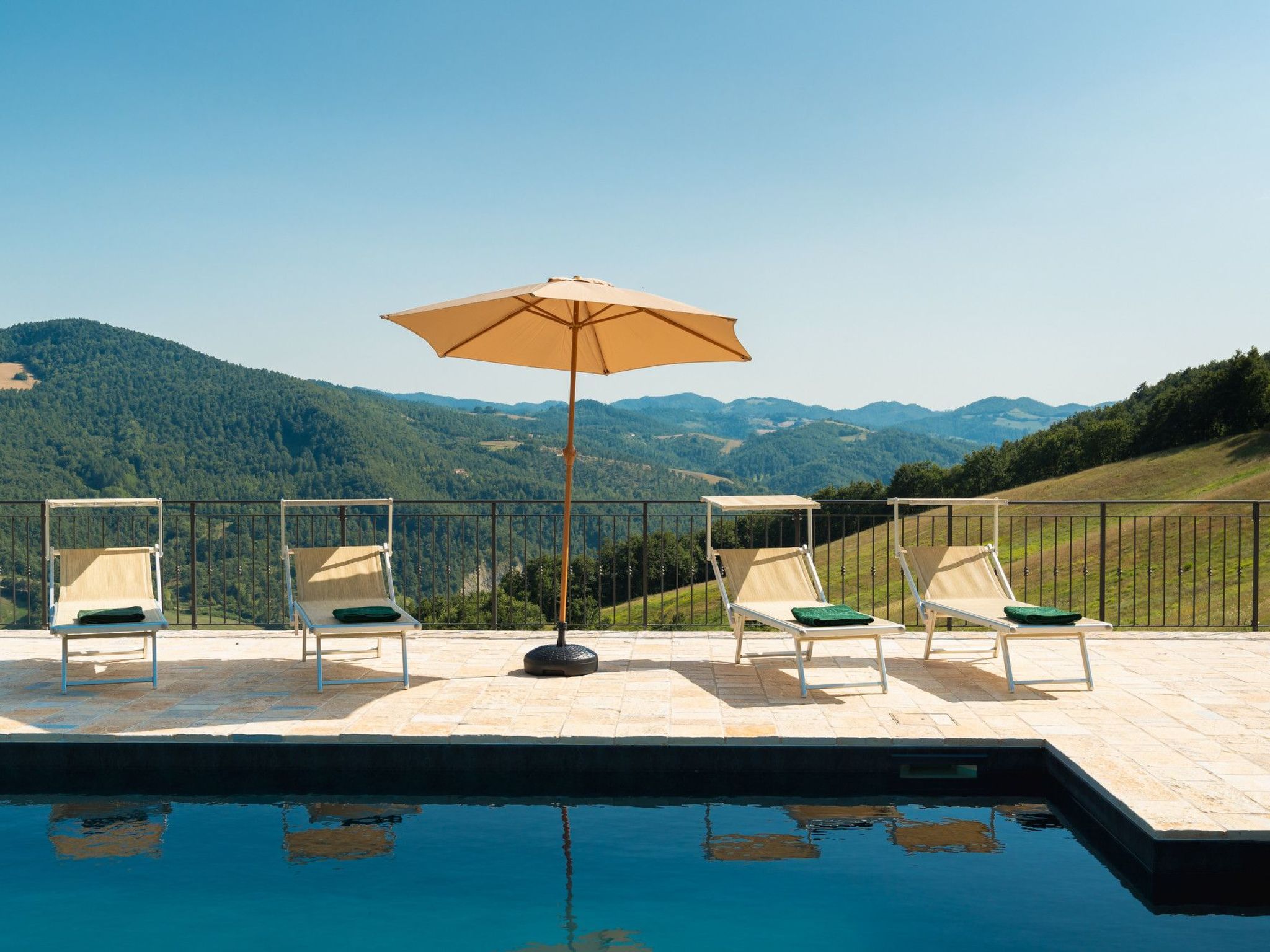 Ca Quattrocchi, Marcheholiday-Binnen