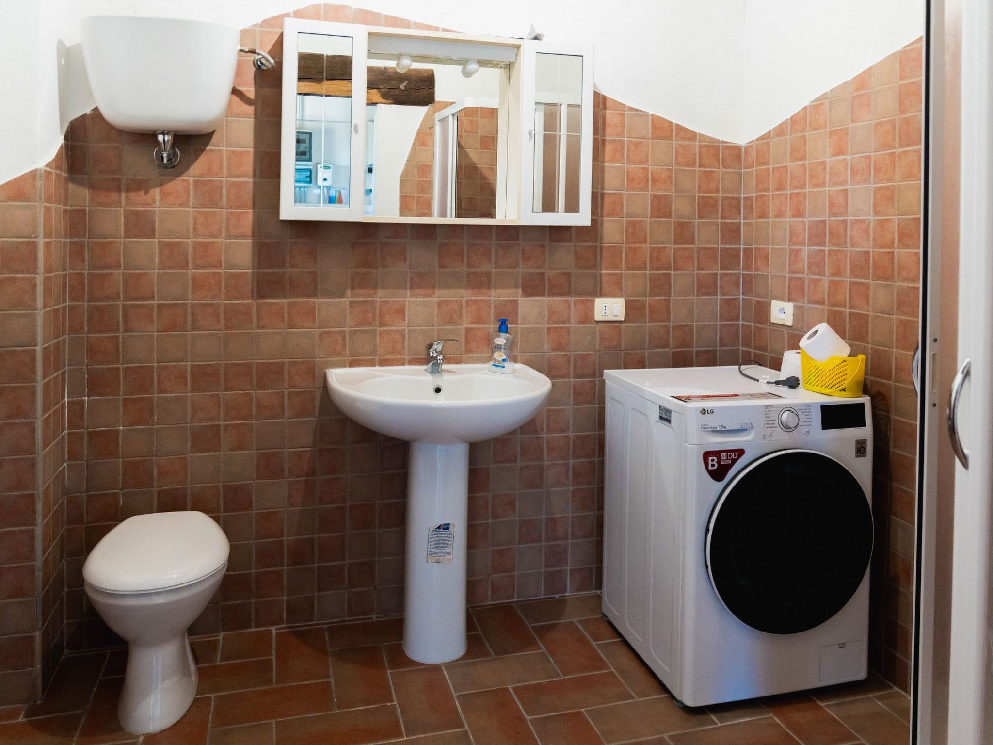 Ca Quattrocchi, Marcheholiday-Binnen