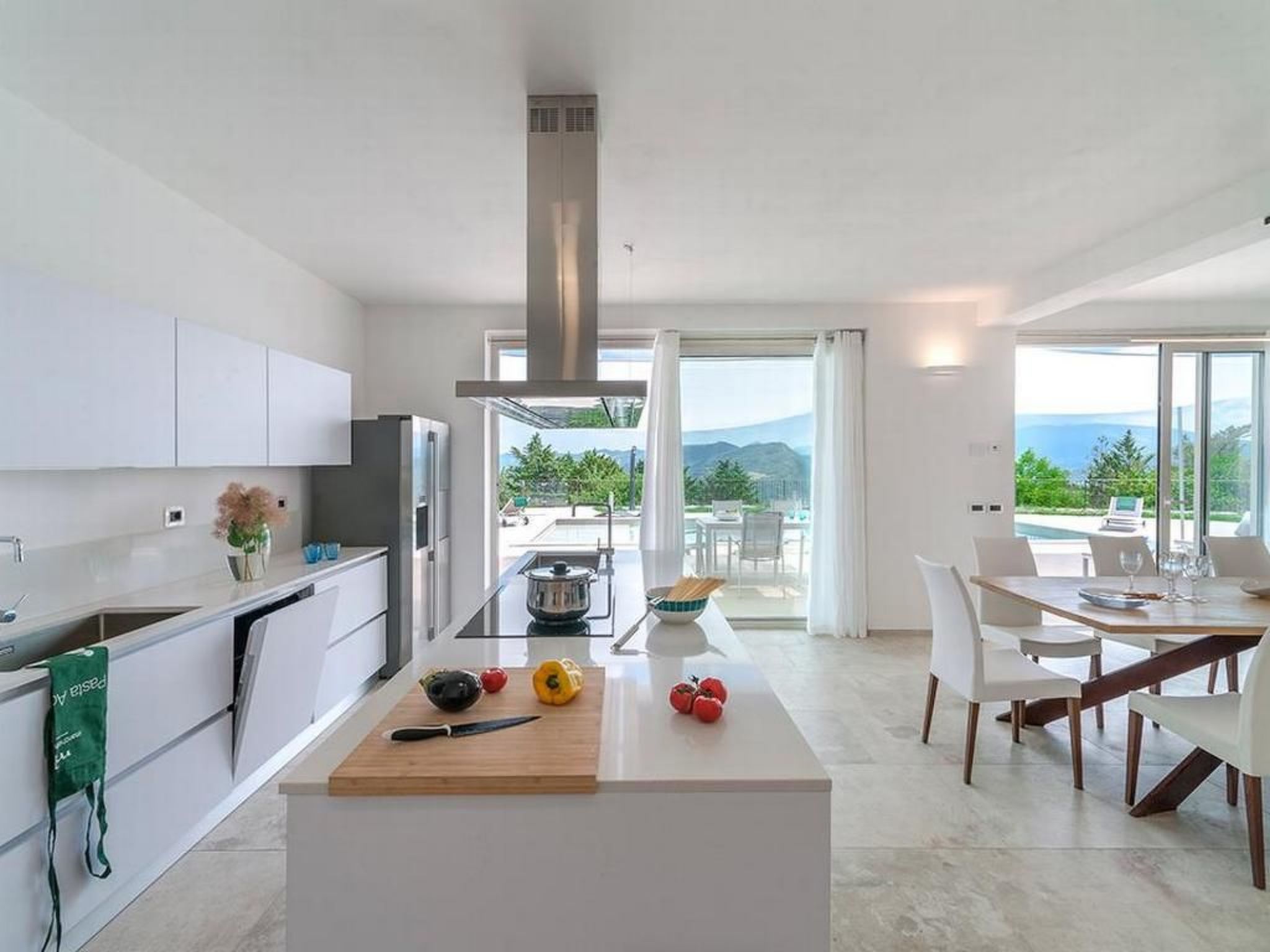 Villa Montefalcone, Außen- und Innenpool-Binnen