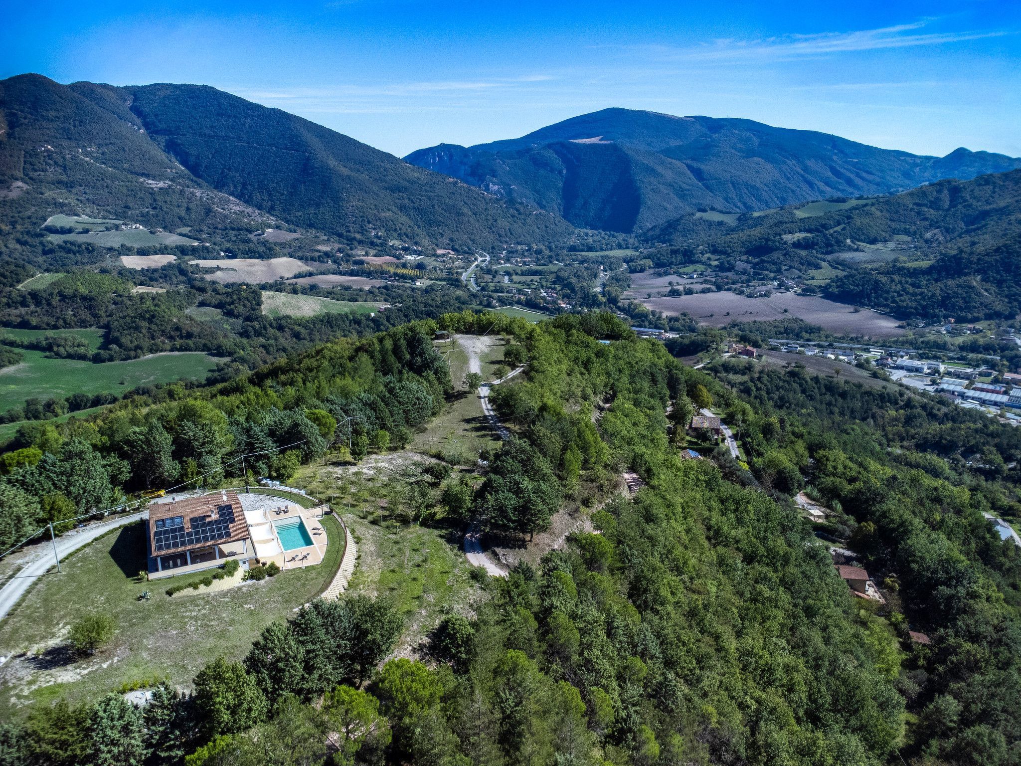 Villa Montefalcone, Außen- und Innenpool-Binnen