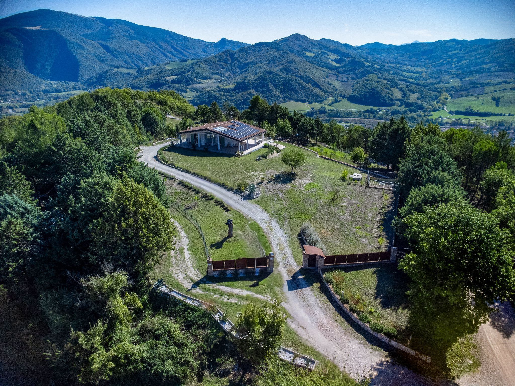 Villa Montefalcone, Außen- und Innenpool-Binnen