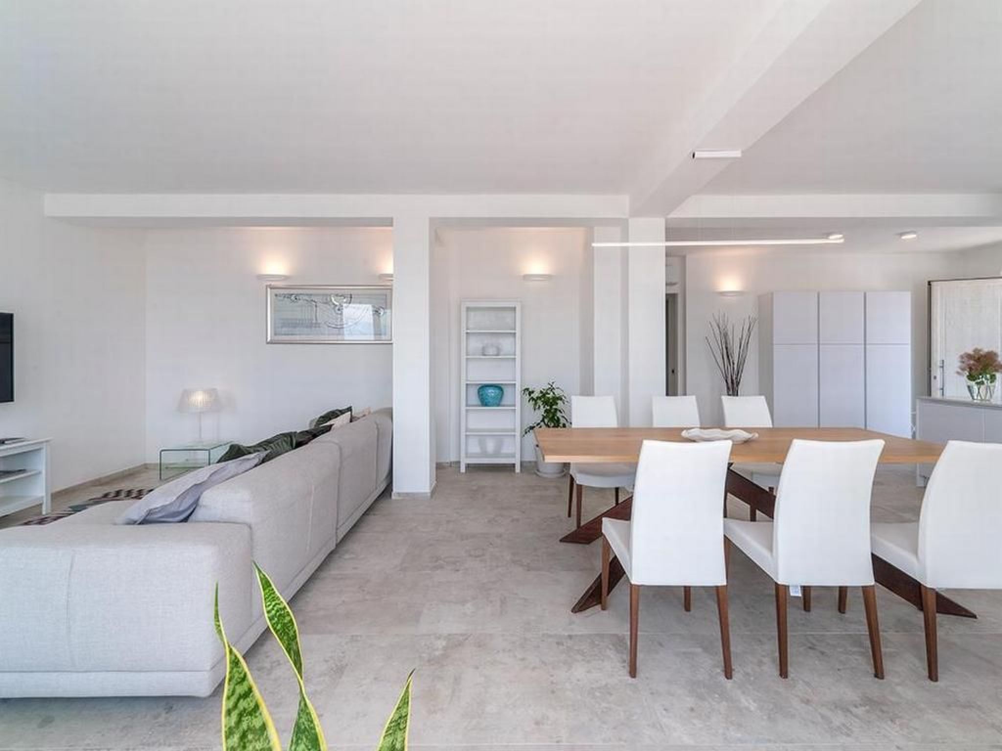 Villa Montefalcone, Außen- und Innenpool-Binnen